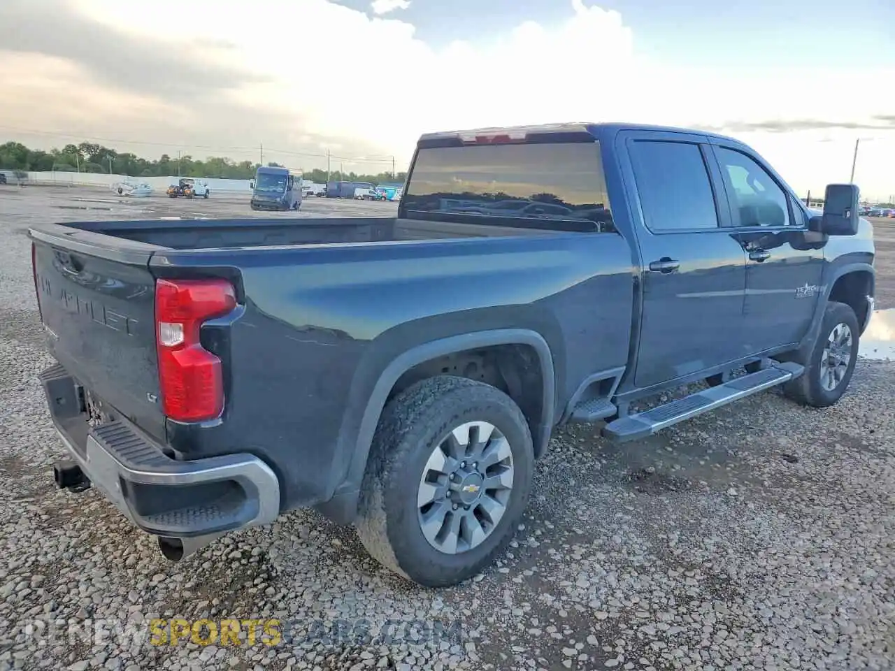 3 fotografías del automóvil dañado 2GC4KNEY5S1177285 CHEVROLET SILVERADO 2025
