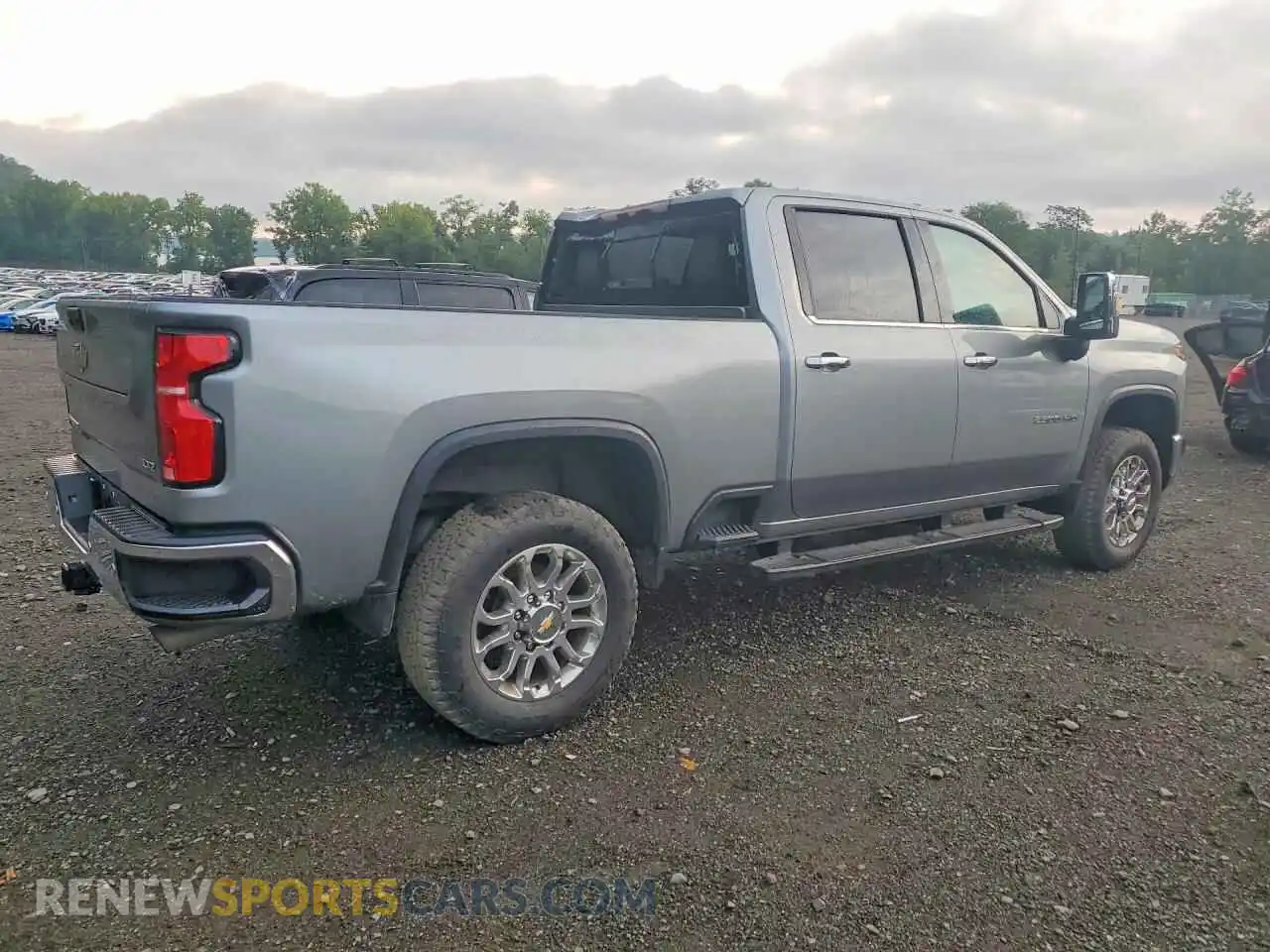 3 Photograph of a damaged car 2GC4KPE7XS1144866 CHEVROLET SILVERADO 2025