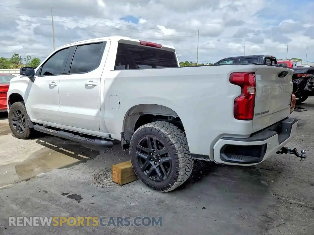 2 fotografías del automóvil dañado 1GCPAWEKXTZ280180 CHEVROLET SILVERADO 2026