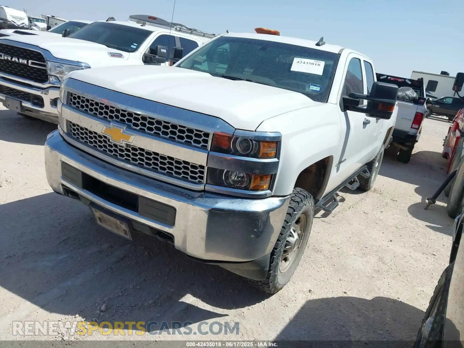2 fotografías del automóvil dañado 2GC2KREG5K1219959 CHEVROLET SILVERADO 2500HD 2019