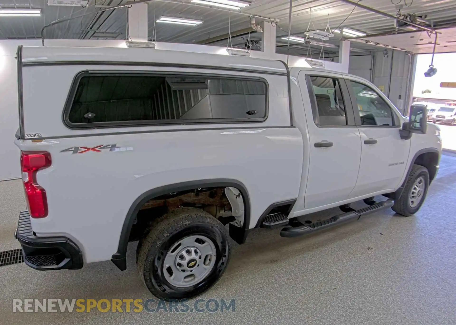 2 Photograph of a damaged car 1GC2YLE73LF266932 CHEVROLET SILVERADO 2500HD 2020