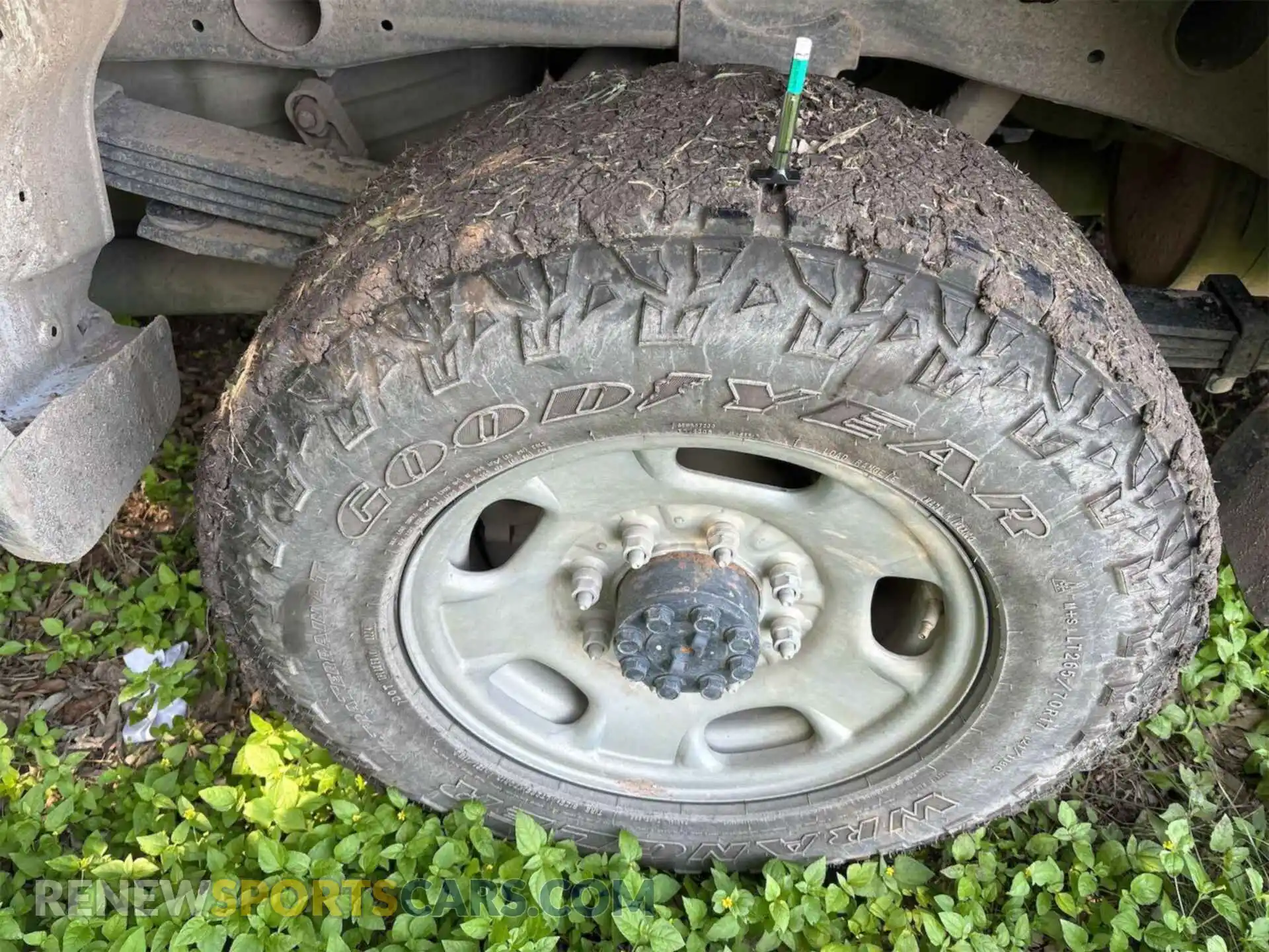 2 Photograph of a damaged car 1GC2YLE78LF261595 CHEVROLET SILVERADO 2500HD 2020