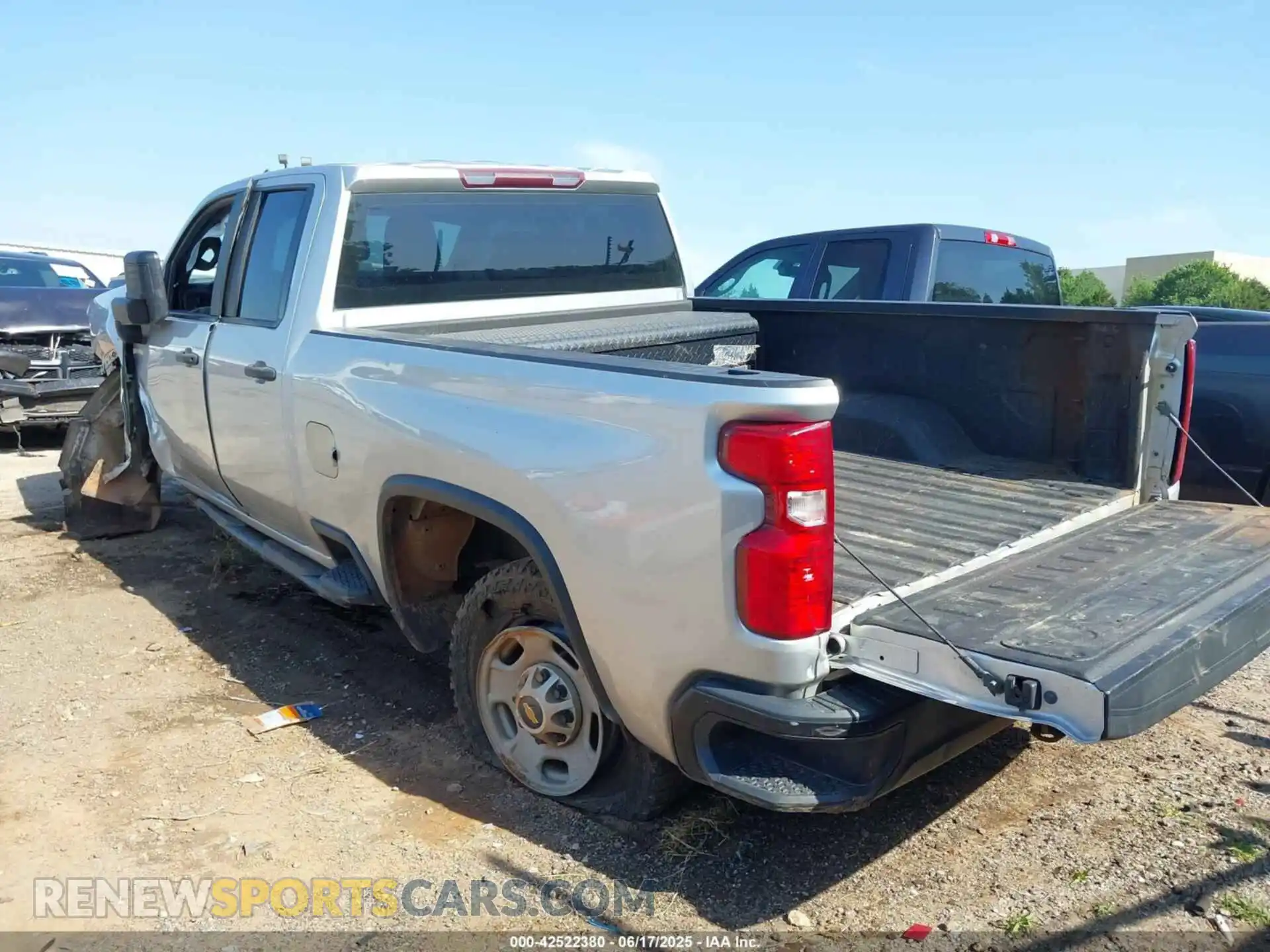 3 Фотография поврежденного автомобиля 1GC5WLE77LF221110 CHEVROLET SILVERADO 2500HD 2020
