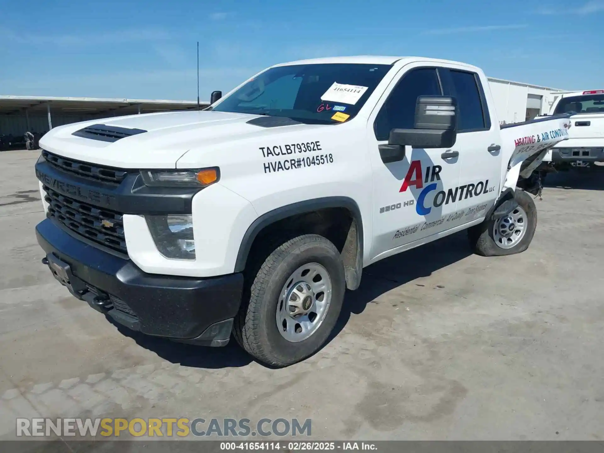 2 Photograph of a damaged car 1GC5YLE76LF230357 CHEVROLET SILVERADO 2500HD 2020