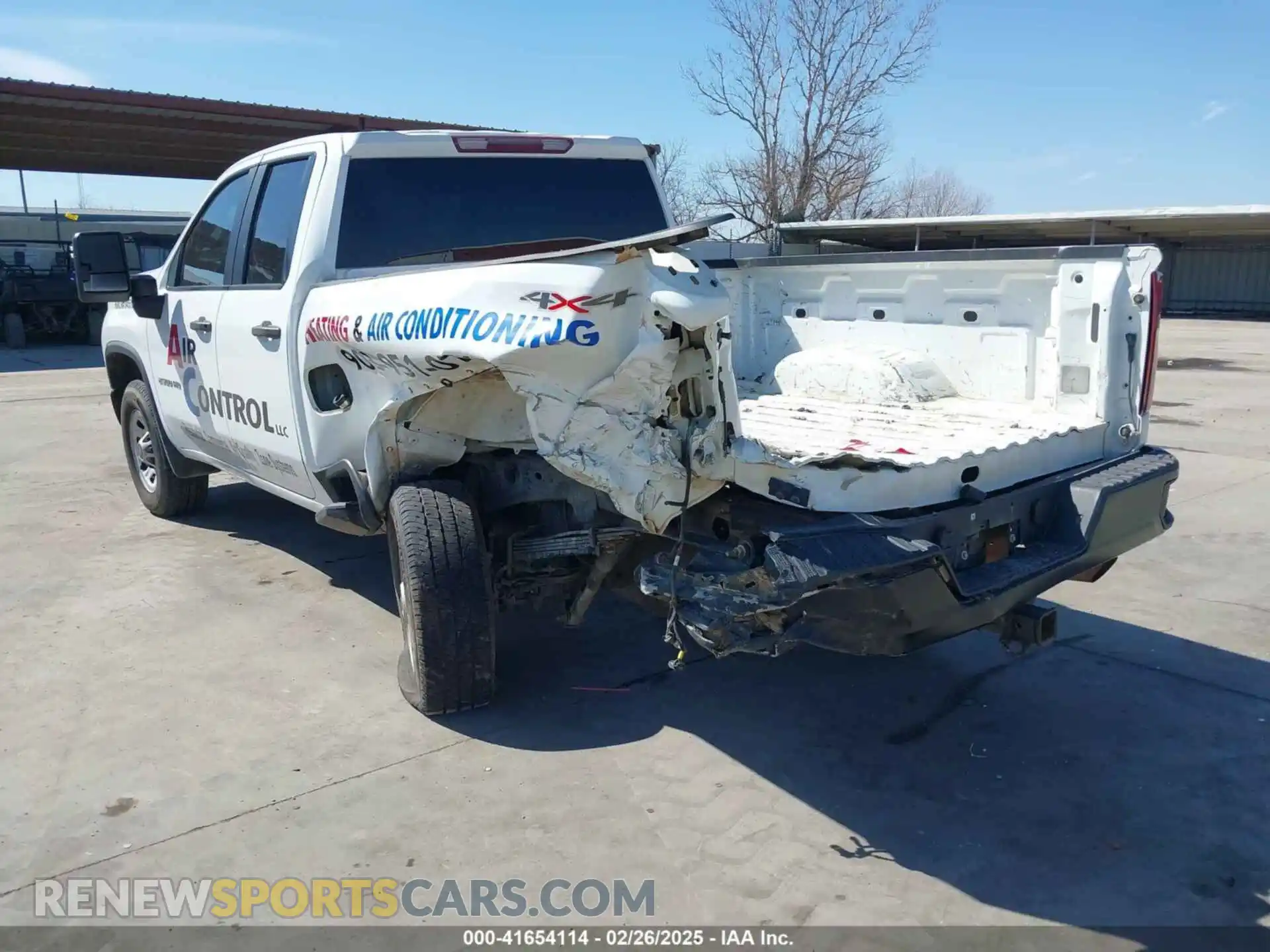 3 Photograph of a damaged car 1GC5YLE76LF230357 CHEVROLET SILVERADO 2500HD 2020