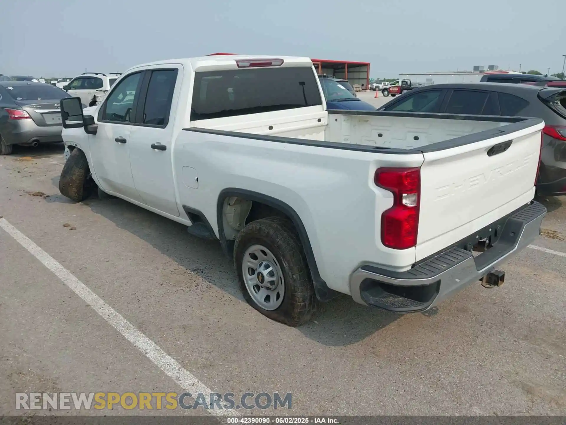 3 Photograph of a damaged car 1GC2YLE78NF332510 CHEVROLET SILVERADO 2500HD 2022