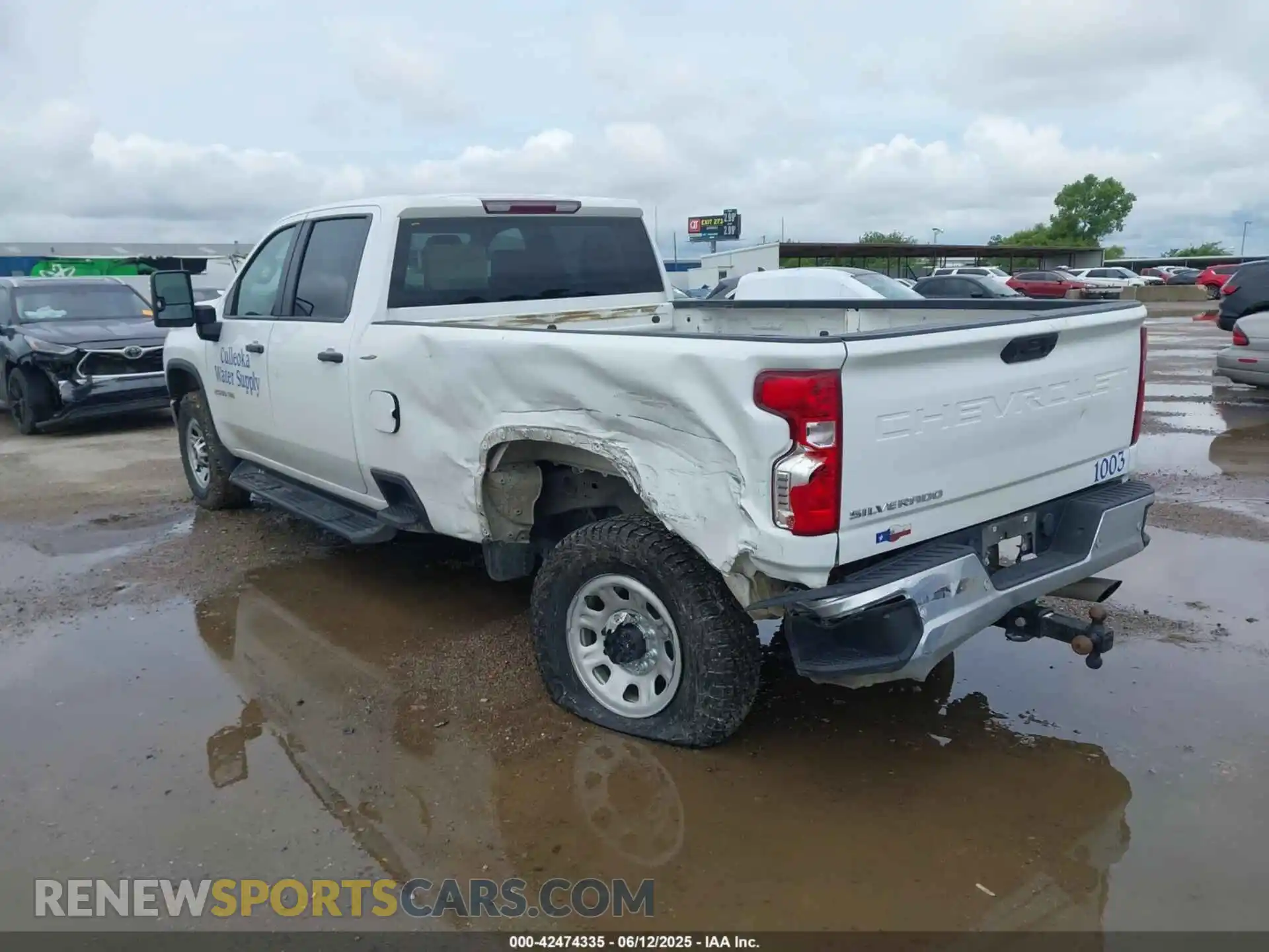 3 Photograph of a damaged car 1GC4YLE76NF273398 CHEVROLET SILVERADO 2500HD 2022