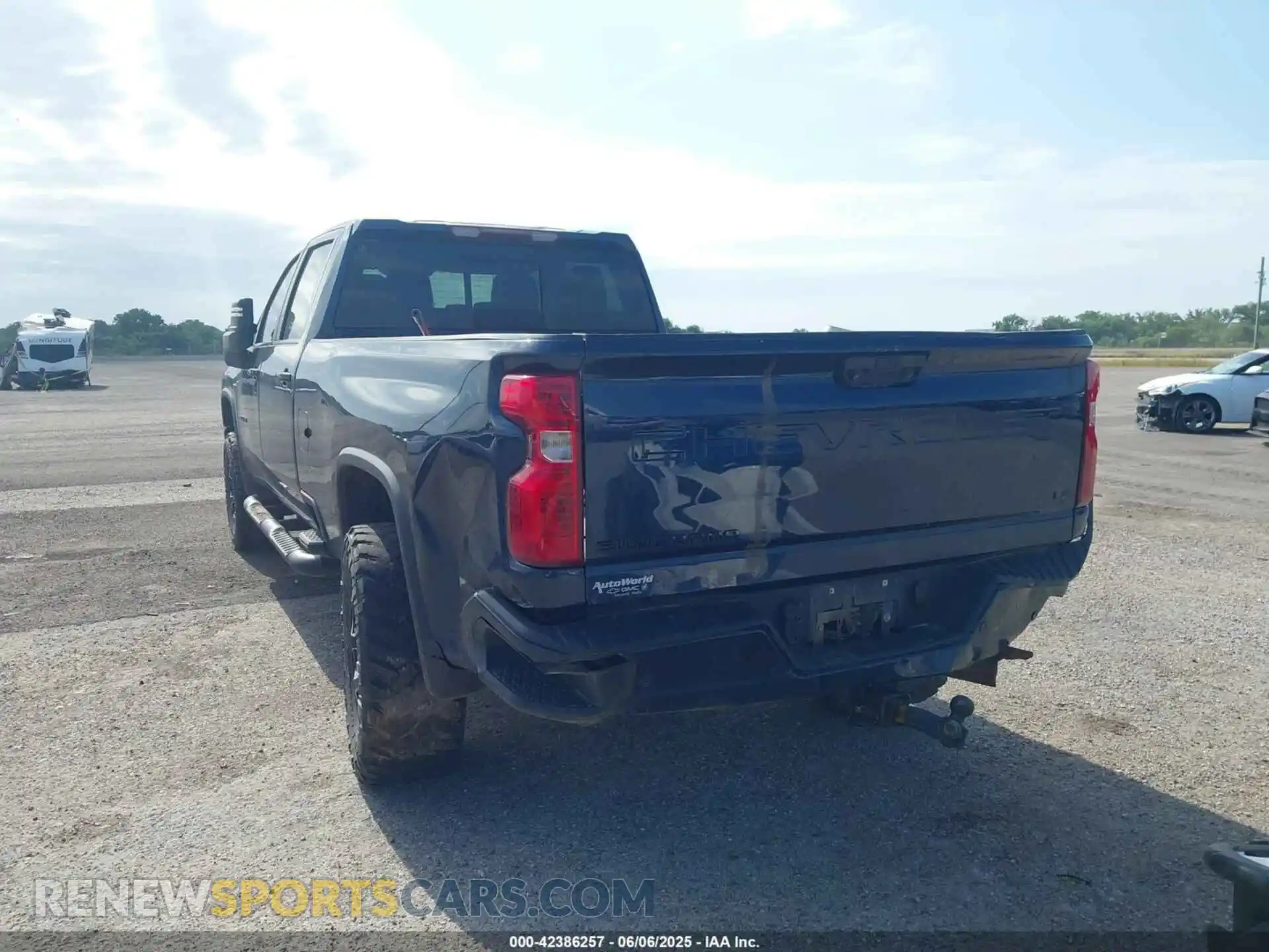 3 Photograph of a damaged car 1GC4YNE76NF293744 CHEVROLET SILVERADO 2500HD 2022