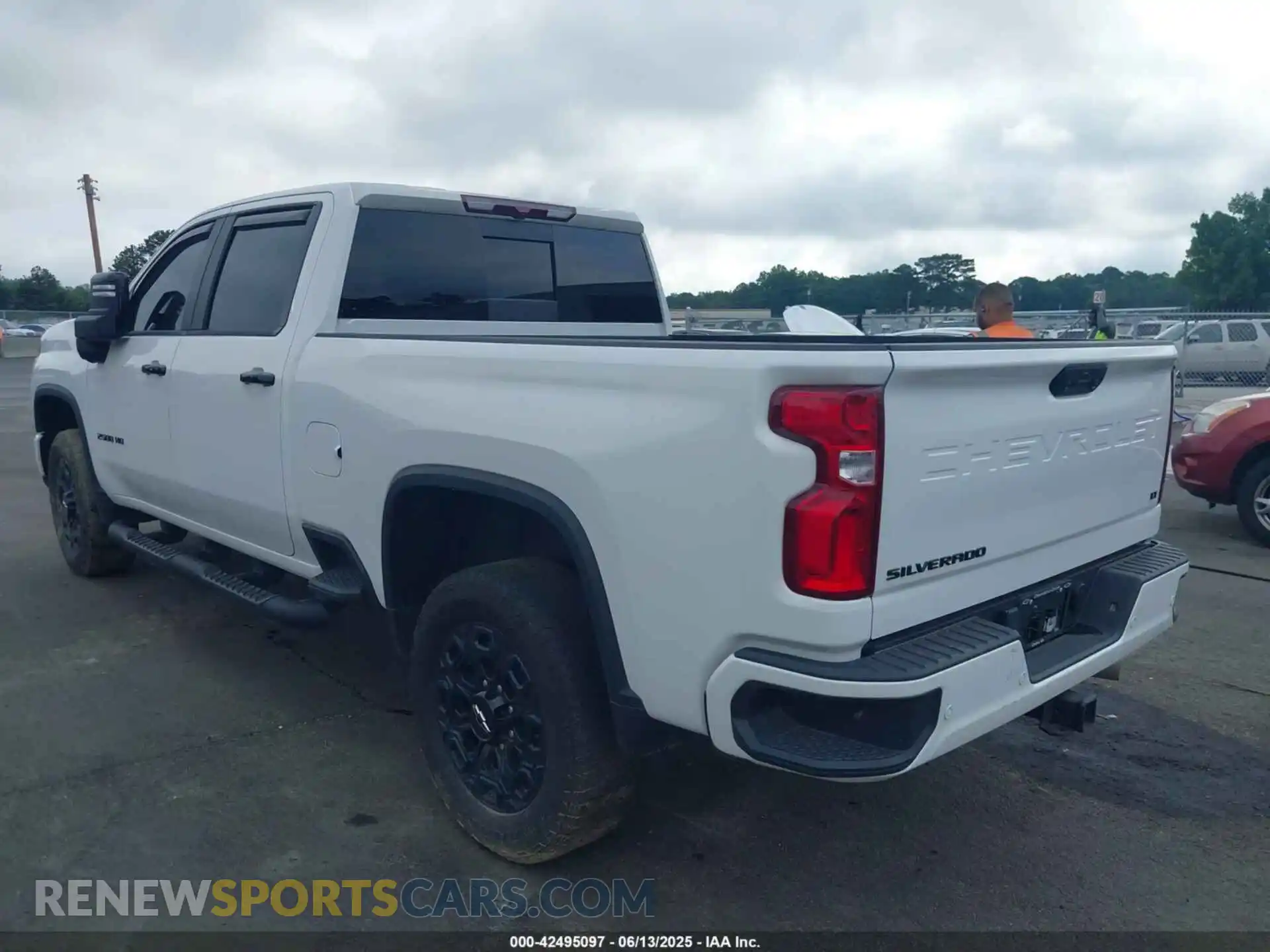 3 Photograph of a damaged car 1GC4YNEYXRF202909 CHEVROLET SILVERADO 2500HD 2024