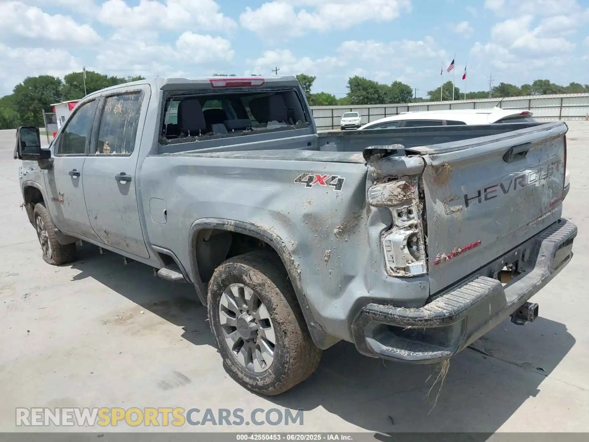 3 Фотография поврежденного автомобиля 2GC4KME79S1126373 CHEVROLET SILVERADO 2500HD 2025