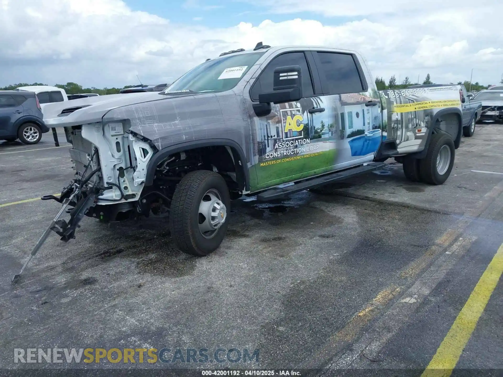 2 fotografías del automóvil dañado 1GC4KSEY1SF106947 CHEVROLET SILVERADO 3500HD 2025