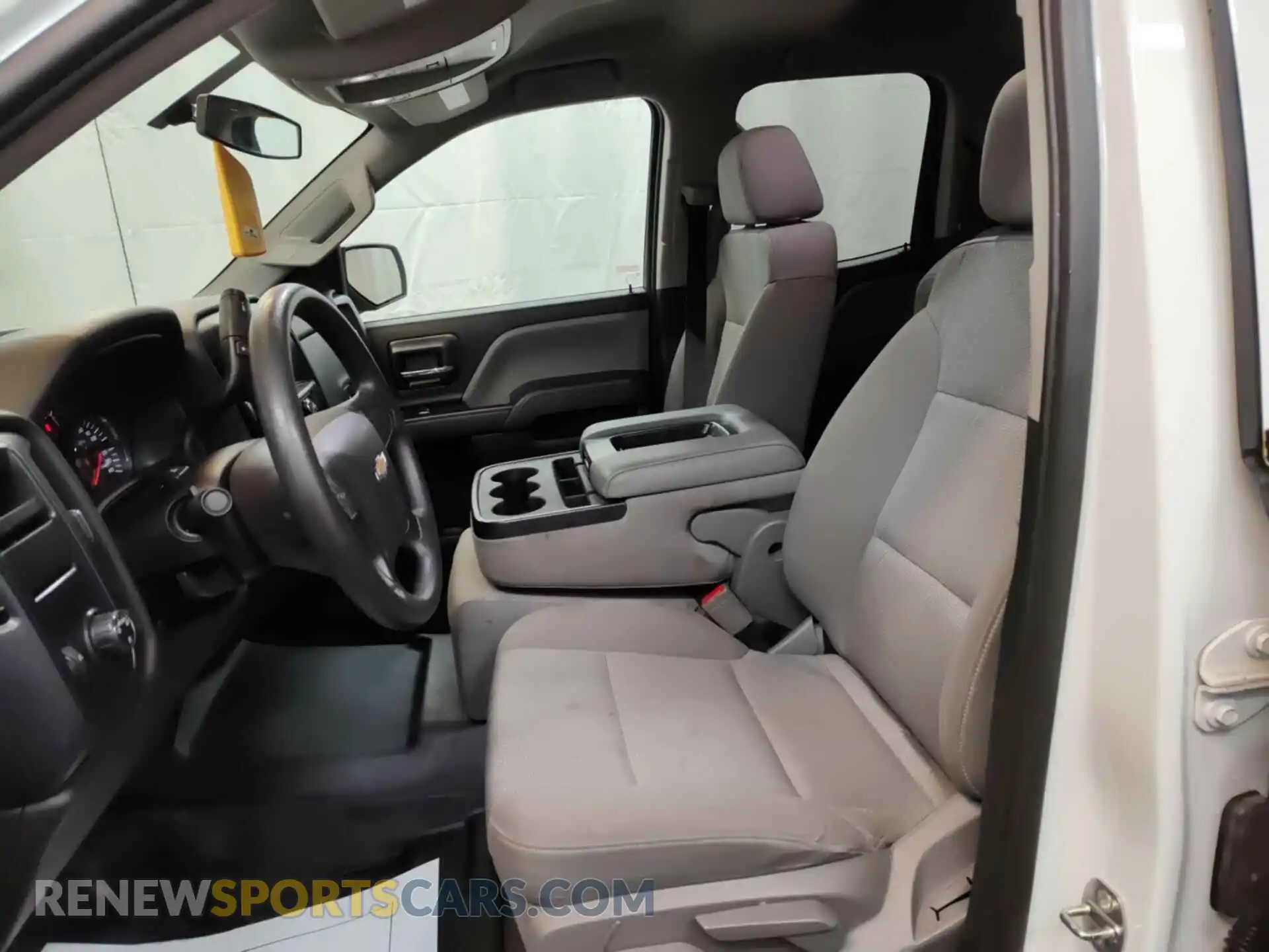 2 fotografías del automóvil dañado 2GCRCNEC7K1162701 CHEVROLET SILVERADO LD 2019