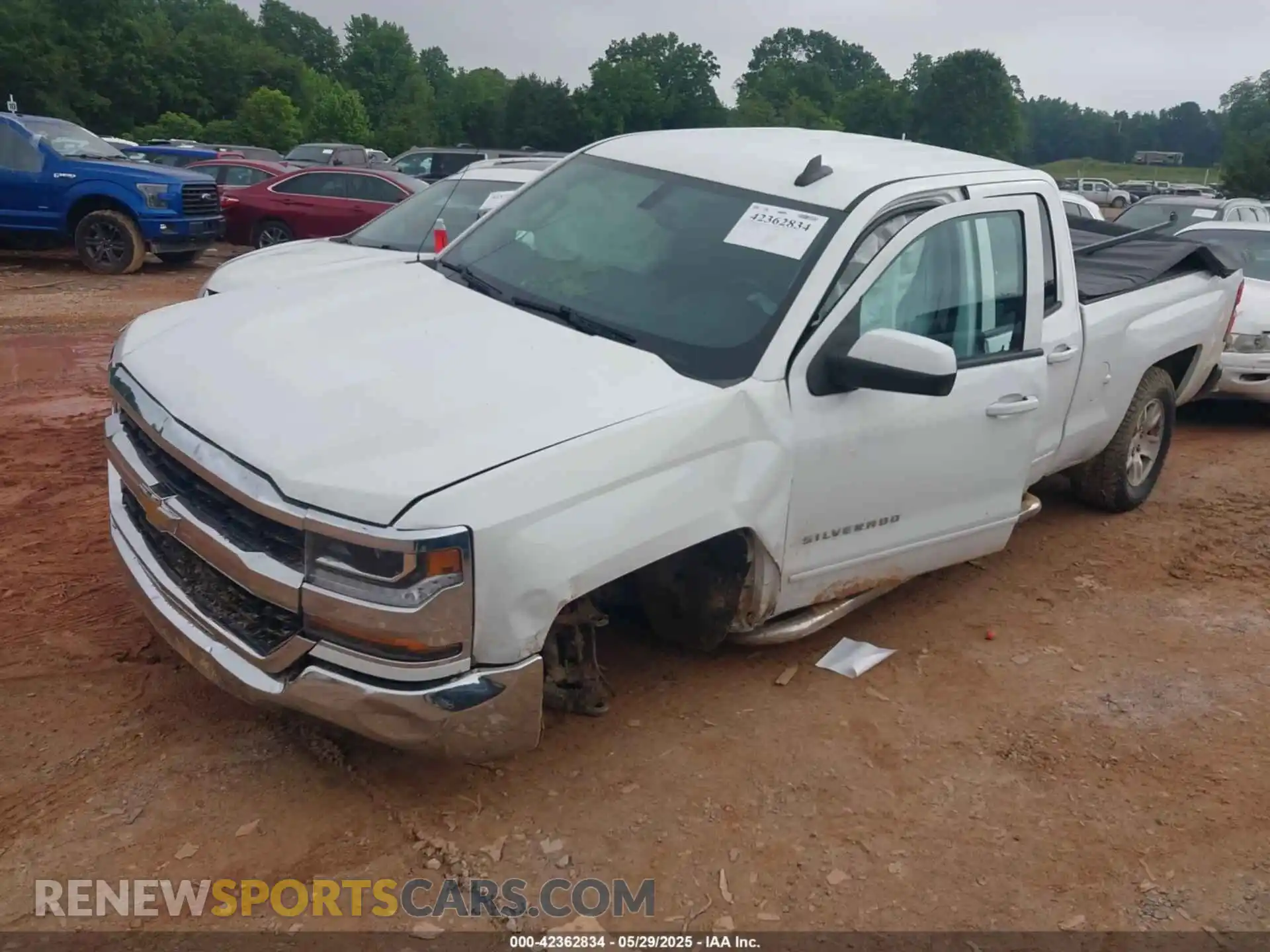 2 fotografías del automóvil dañado 2GCRCPEC8K1140668 CHEVROLET SILVERADO LD 2019