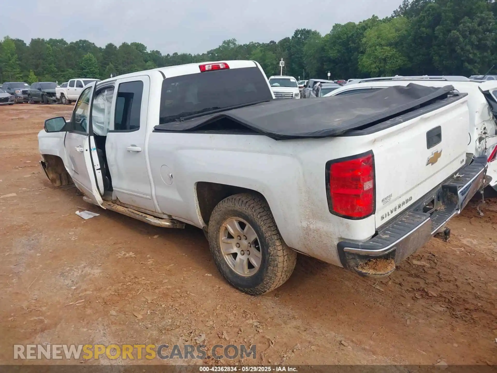 3 fotografías del automóvil dañado 2GCRCPEC8K1140668 CHEVROLET SILVERADO LD 2019