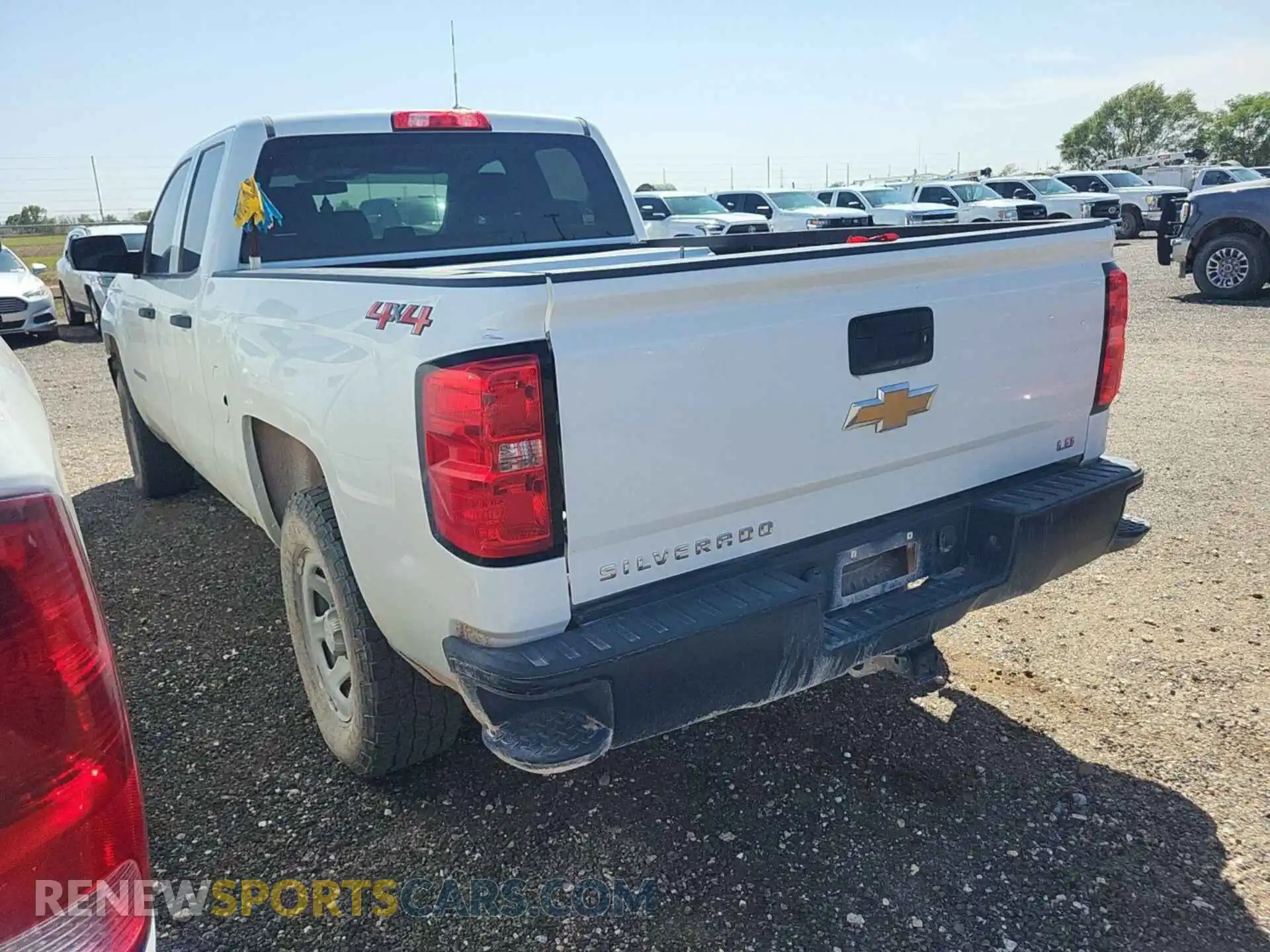 2 fotografías del automóvil dañado 2GCVKNEC2K1203432 CHEVROLET SILVERADO LD 2019