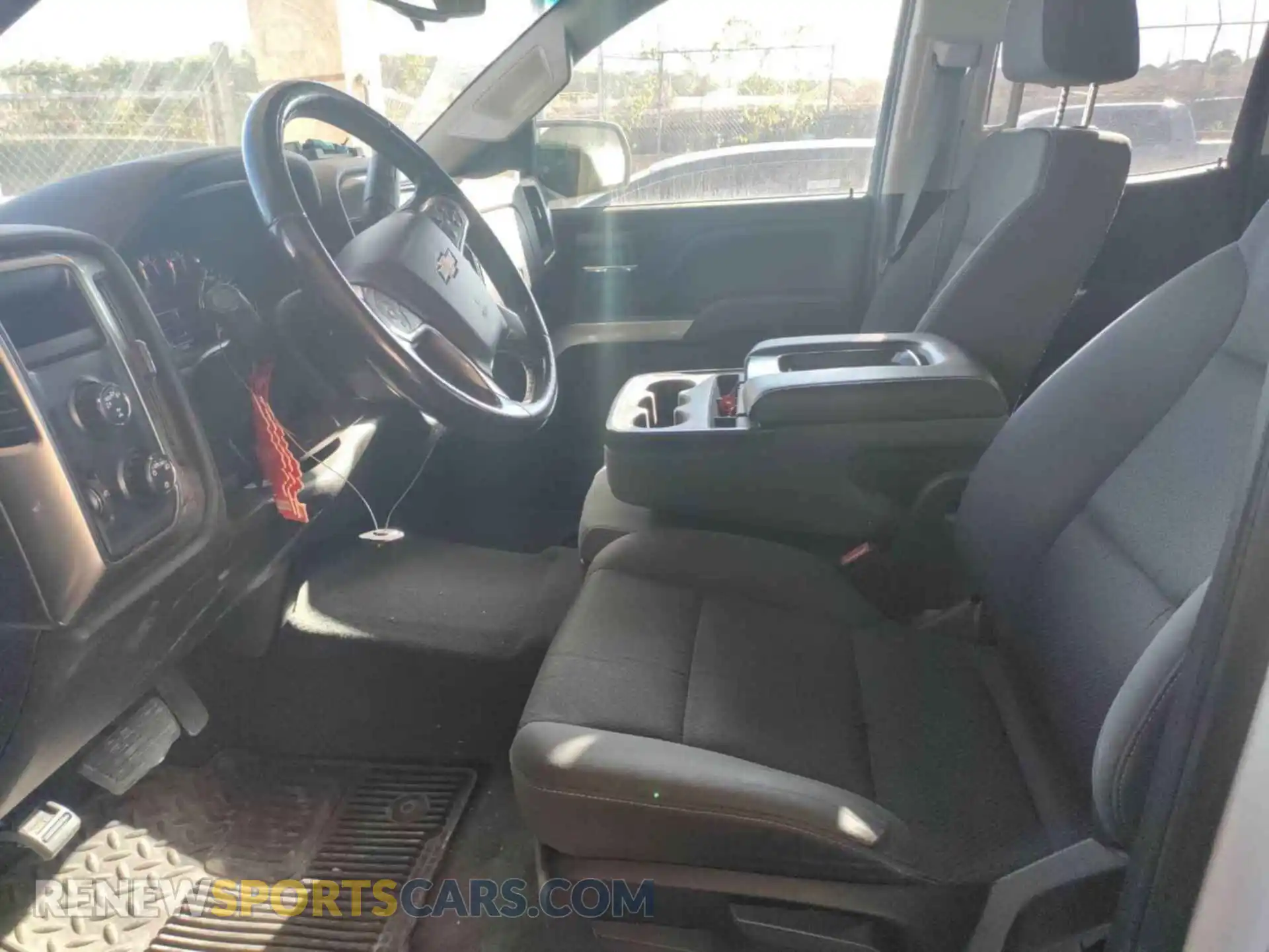 2 fotografías del automóvil dañado 2GCVKPEC2K1167768 CHEVROLET SILVERADO LD 2019