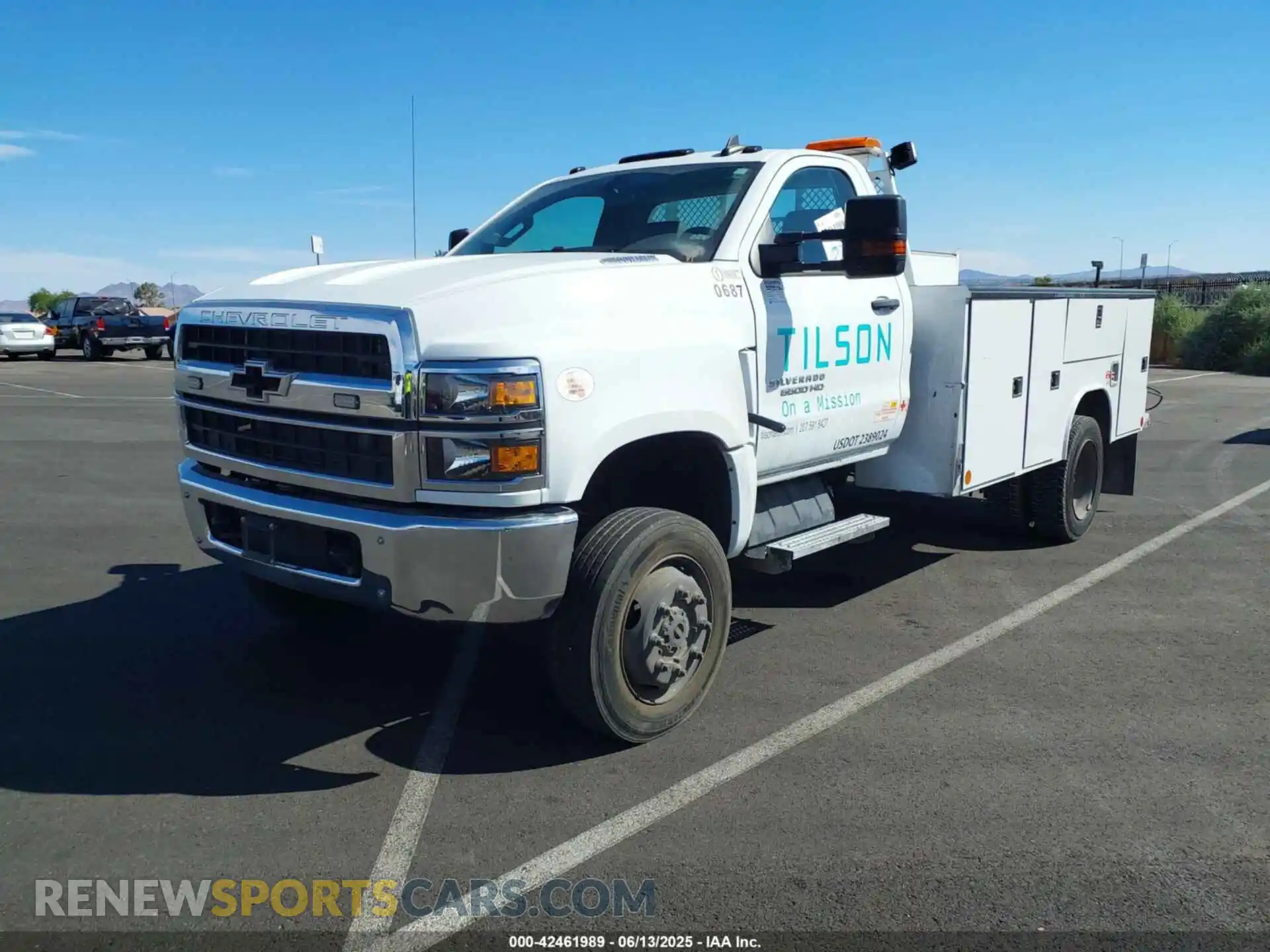 2 fotografías del automóvil dañado 1HTKJPVM1PH699373 CHEVROLET SILVERADO MD 2023