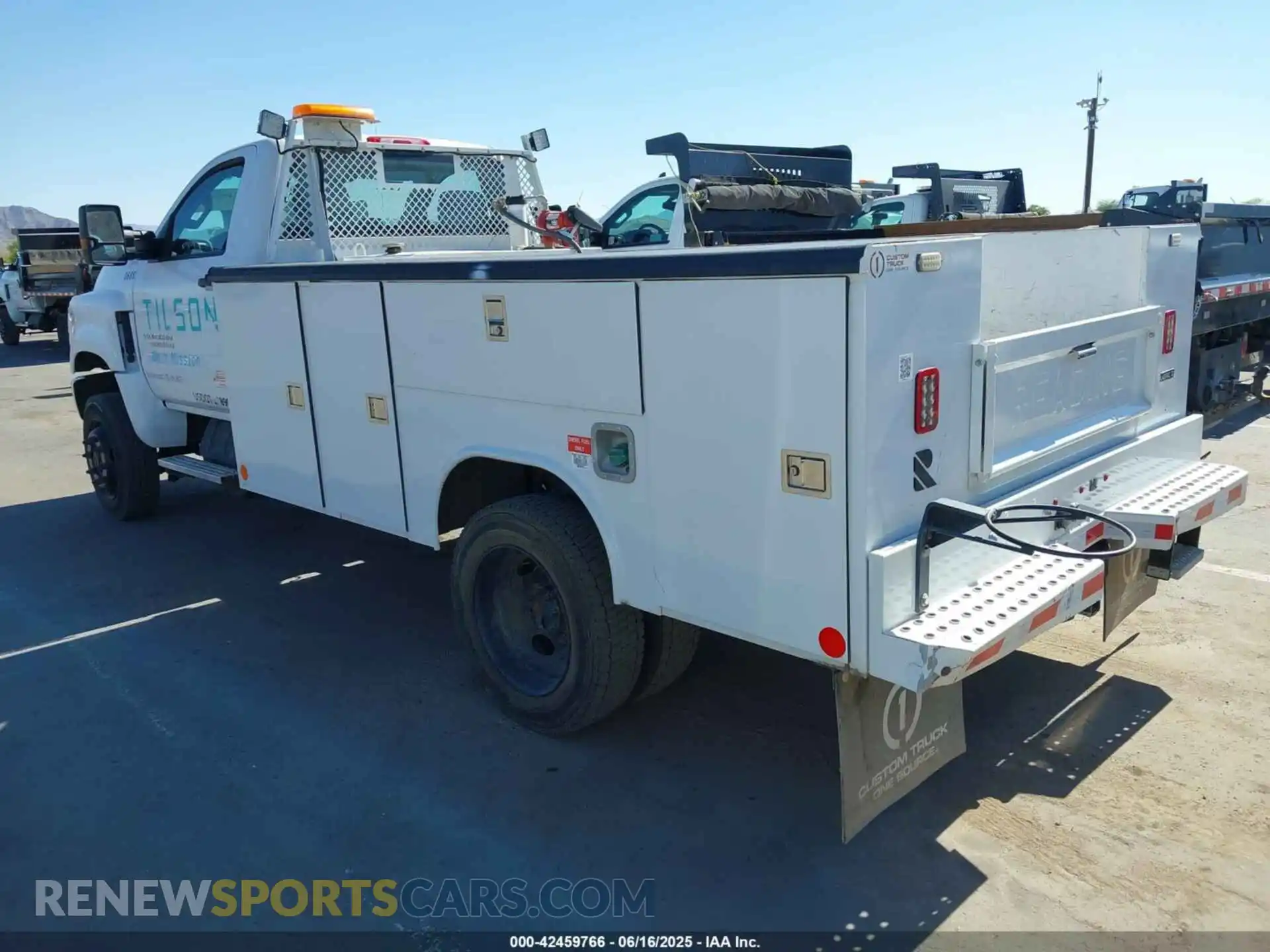 3 Фотография поврежденного автомобиля 1HTKJPVM5PH125634 CHEVROLET SILVERADO MD 2023