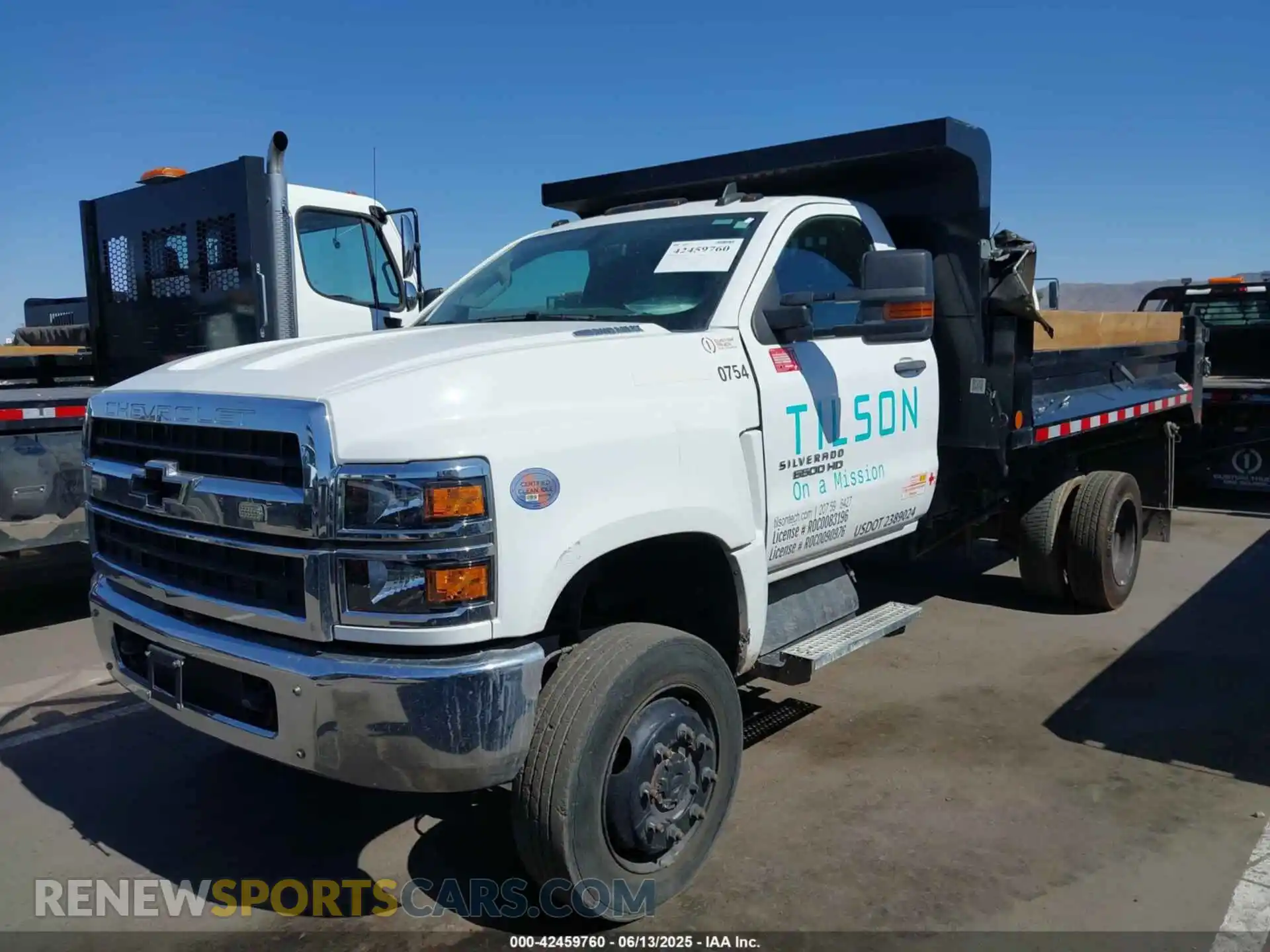 2 fotografías del automóvil dañado 1HTKJPVMXPH218536 CHEVROLET SILVERADO MD 2023