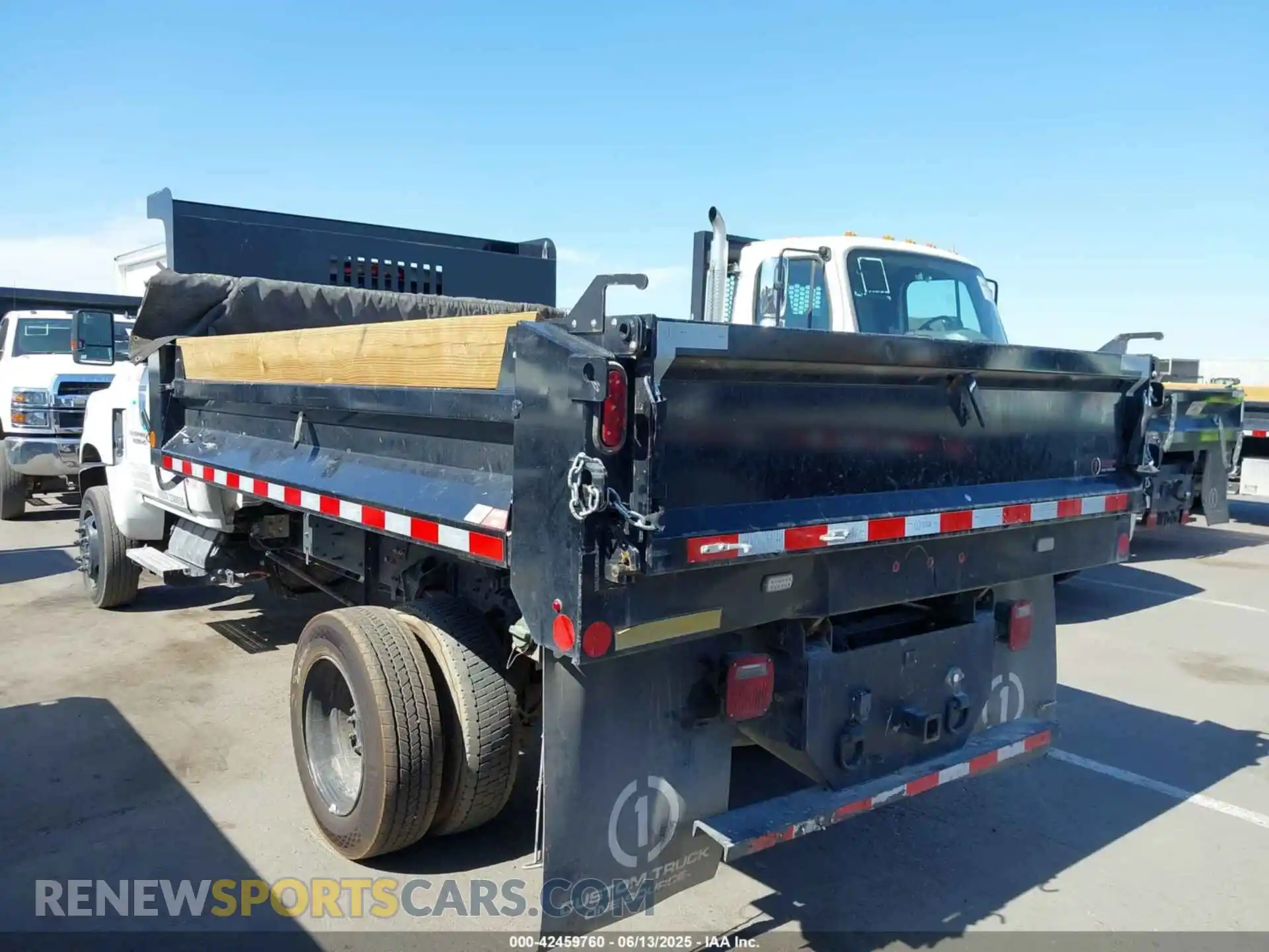 3 fotografías del automóvil dañado 1HTKJPVMXPH218536 CHEVROLET SILVERADO MD 2023