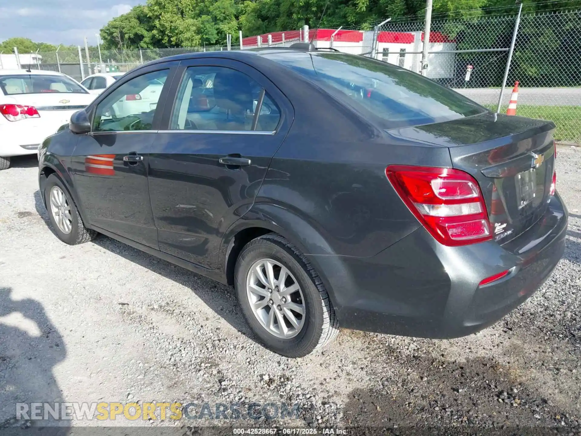 3 Фотография поврежденного автомобиля 1G1JC5SB9K4129561 CHEVROLET SONIC 2019