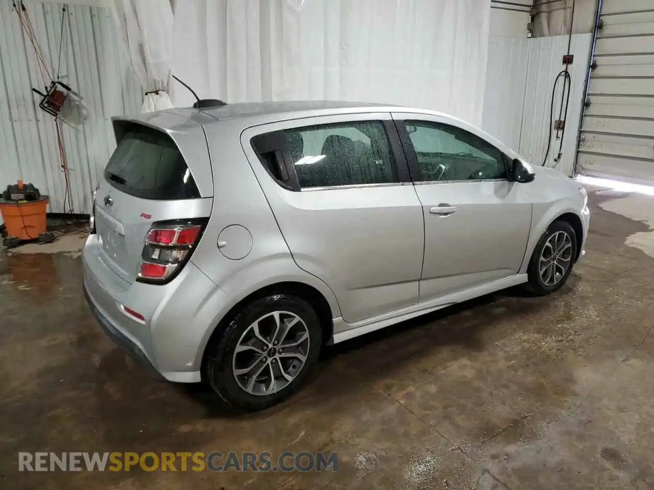 3 Фотография поврежденного автомобиля 1G1JD6SB0L4102091 CHEVROLET SONIC 2020