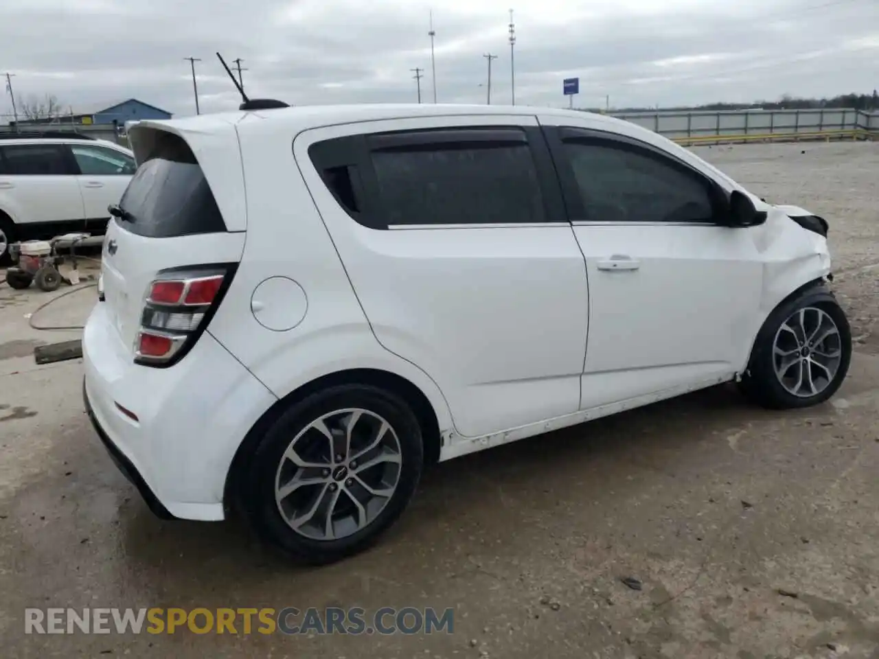 3 Фотография поврежденного автомобиля 1G1JD6SB2L4100309 CHEVROLET SONIC 2020