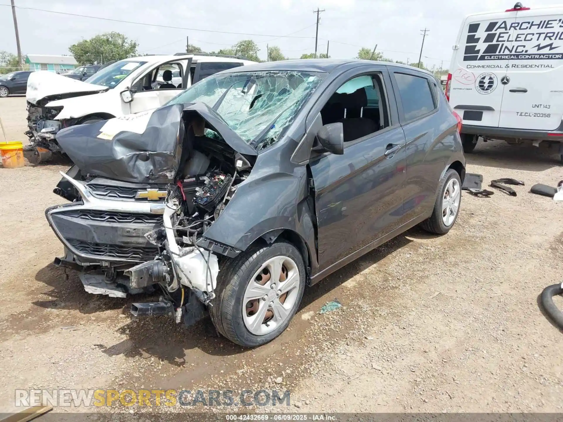 2 Фотография поврежденного автомобиля KL8CB6SA0KC818838 CHEVROLET SPARK 2019