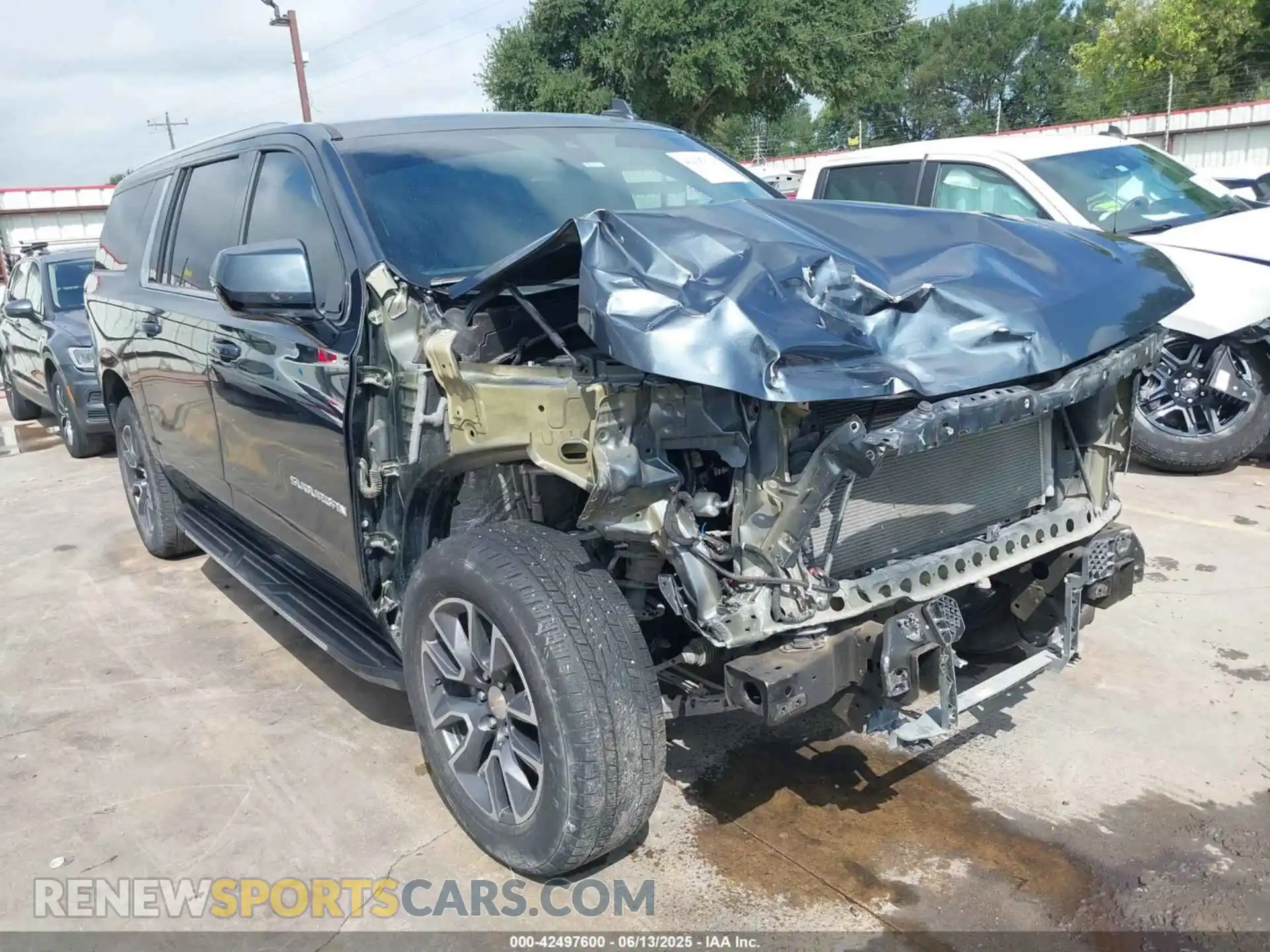 1 Photograph of a damaged car 1GNSCBKD9MR352191 CHEVROLET SUBURBAN 2021