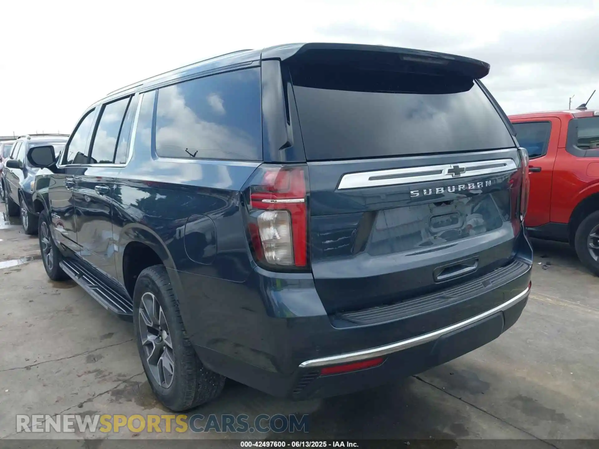3 Photograph of a damaged car 1GNSCBKD9MR352191 CHEVROLET SUBURBAN 2021