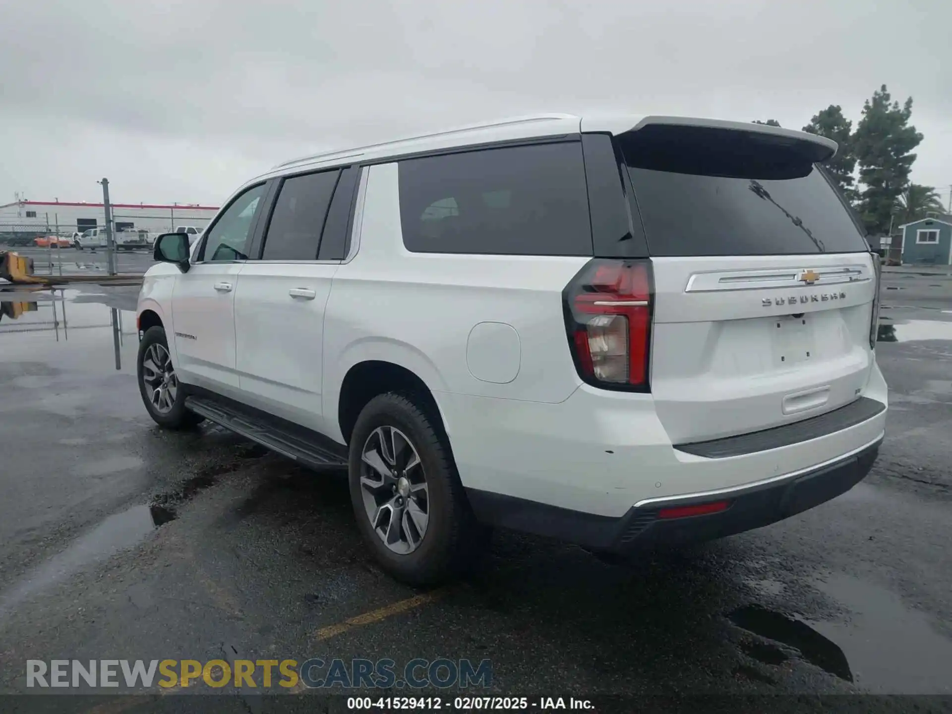 3 Photograph of a damaged car 1GNSCCKD2MR150654 CHEVROLET SUBURBAN 2021