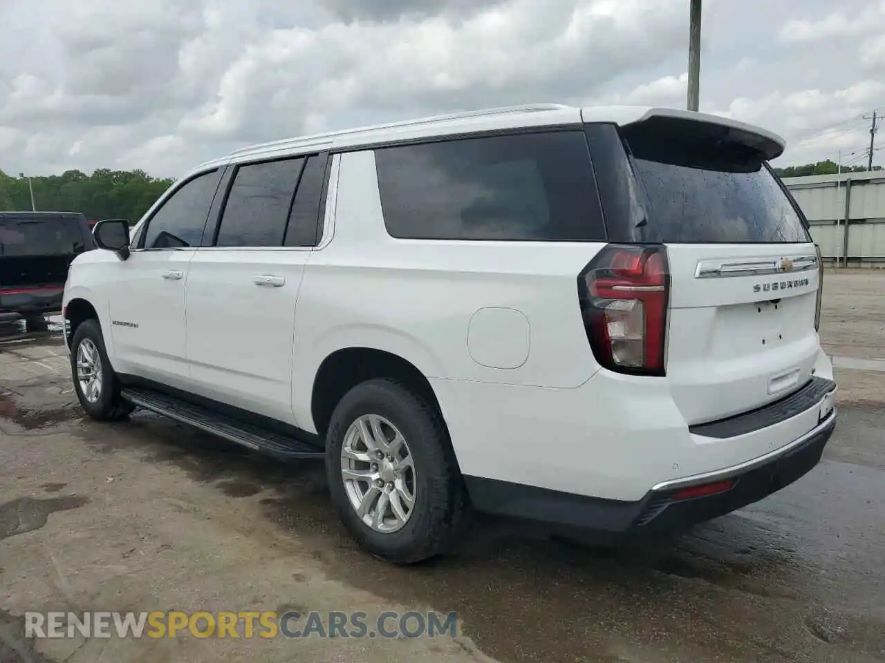 2 Photograph of a damaged car 1GNSCCKD2MR201909 CHEVROLET SUBURBAN 2021