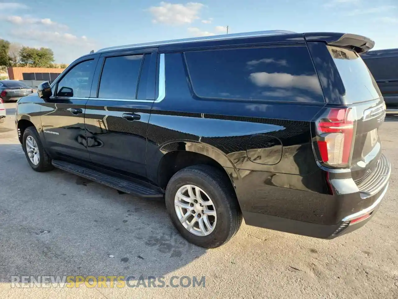 2 Photograph of a damaged car 1GNSCCKDXMR133634 CHEVROLET SUBURBAN 2021
