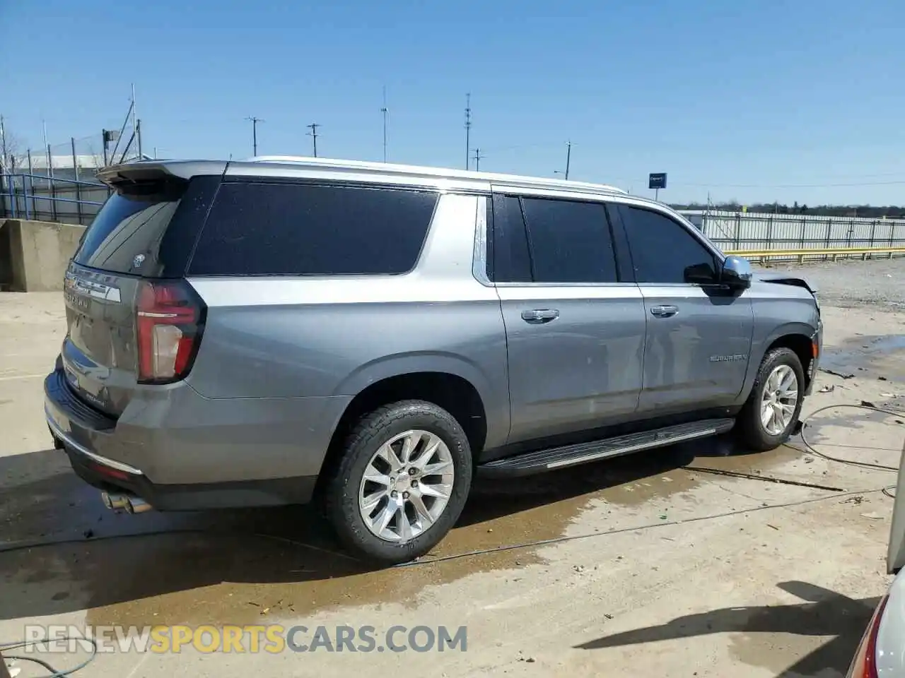 3 Photograph of a damaged car 1GNSCFKD6MR312402 CHEVROLET SUBURBAN 2021