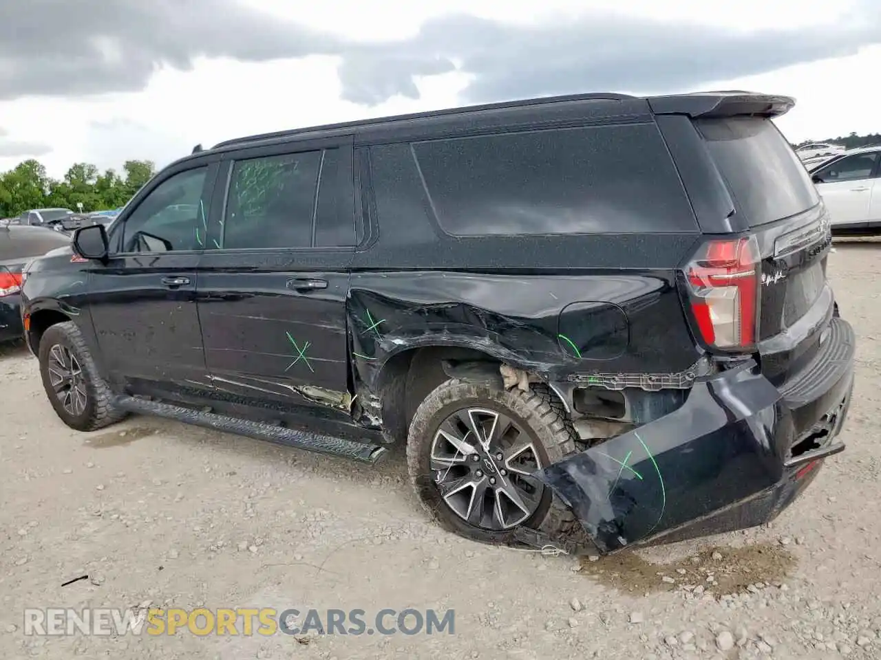 2 Photograph of a damaged car 1GNSKDKD2MR450431 CHEVROLET SUBURBAN 2021
