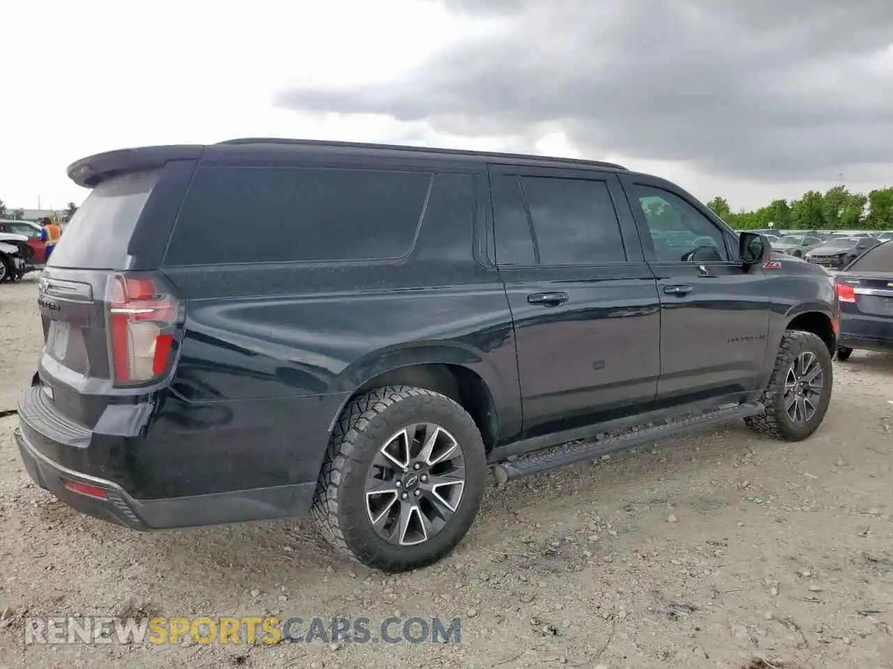 3 Photograph of a damaged car 1GNSKDKD2MR450431 CHEVROLET SUBURBAN 2021