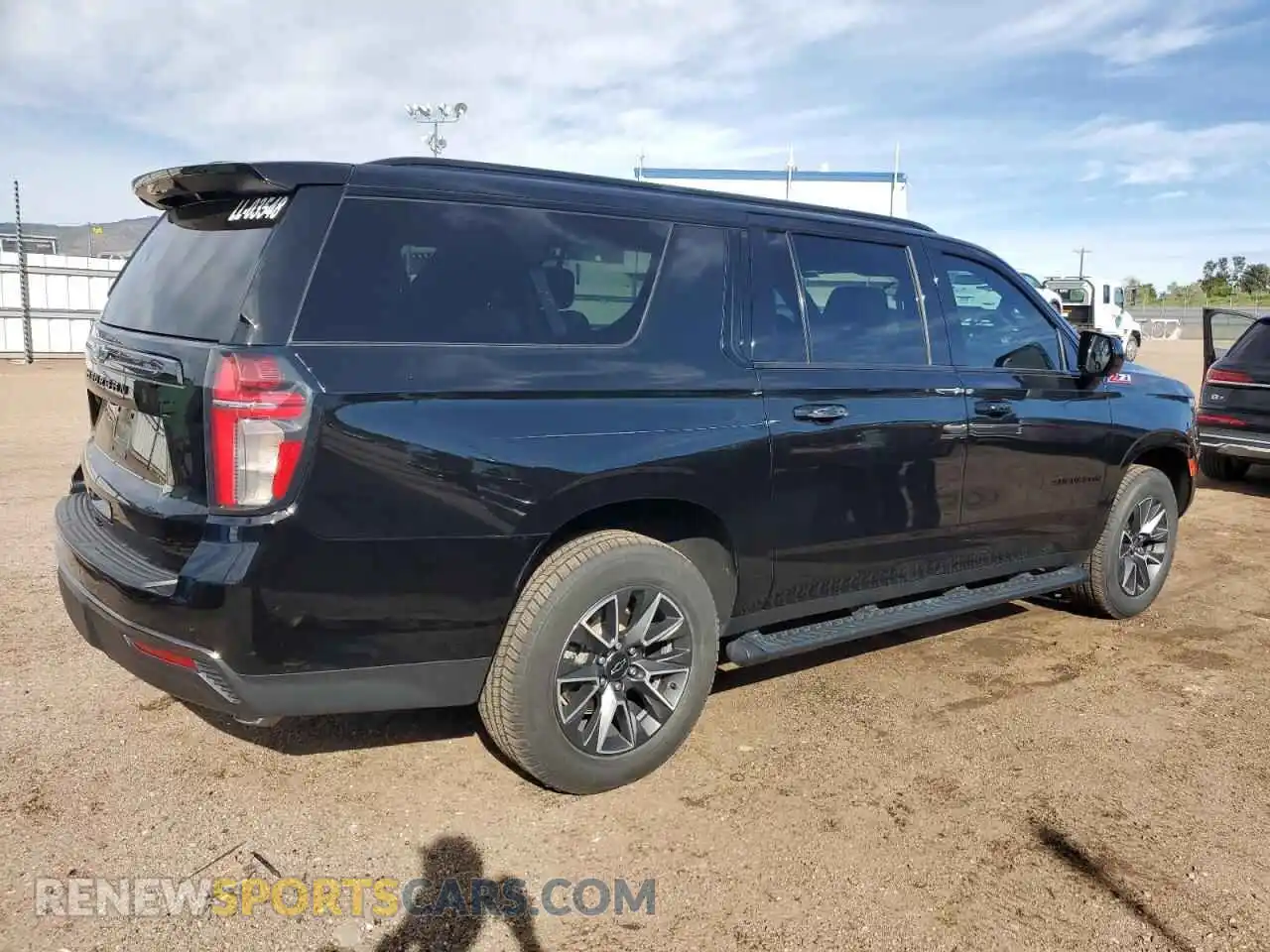 3 Photograph of a damaged car 1GNSKDKD2MR457654 CHEVROLET SUBURBAN 2021