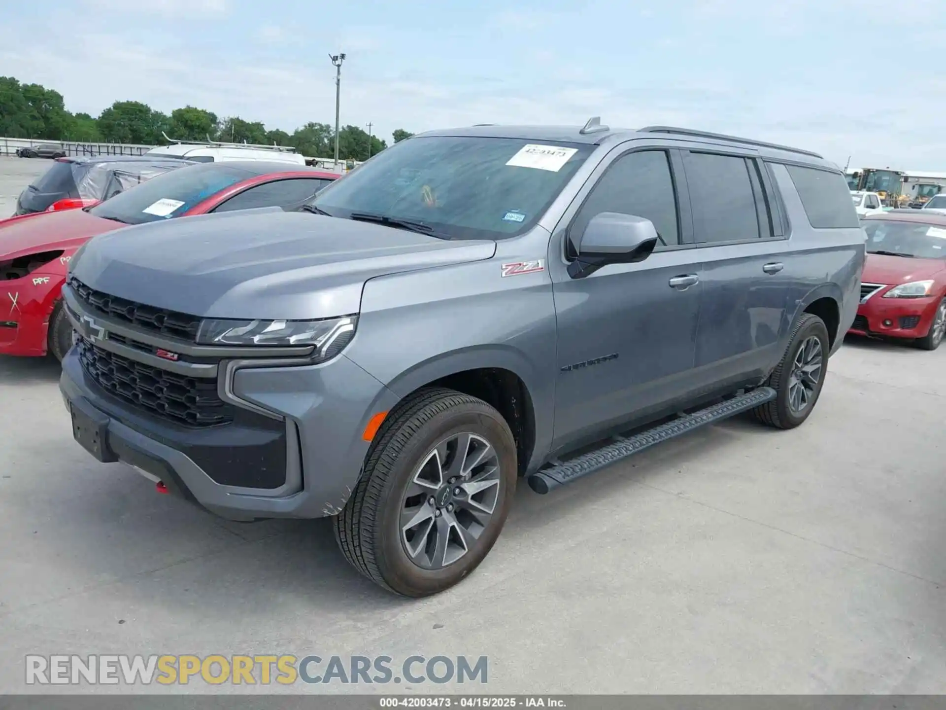 2 Photograph of a damaged car 1GNSKDKD8MR375007 CHEVROLET SUBURBAN 2021