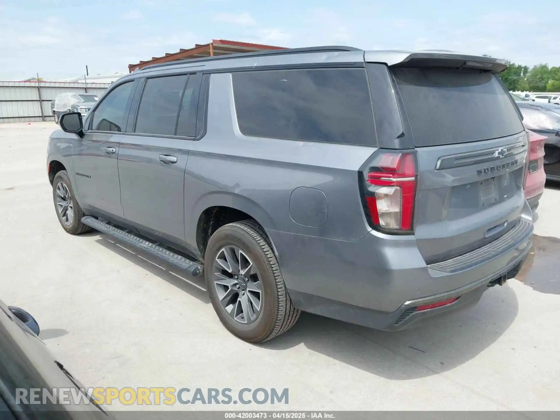 3 Photograph of a damaged car 1GNSKDKD8MR375007 CHEVROLET SUBURBAN 2021