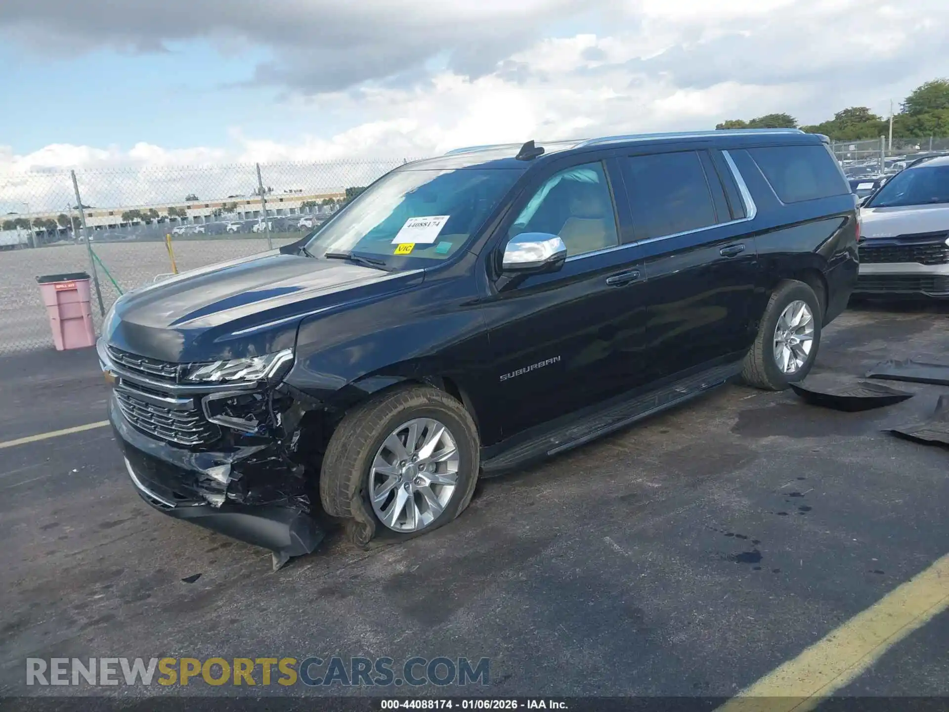 2 fotografías del automóvil dañado 1GNSCFKDXPR170401 CHEVROLET SUBURBAN 2023