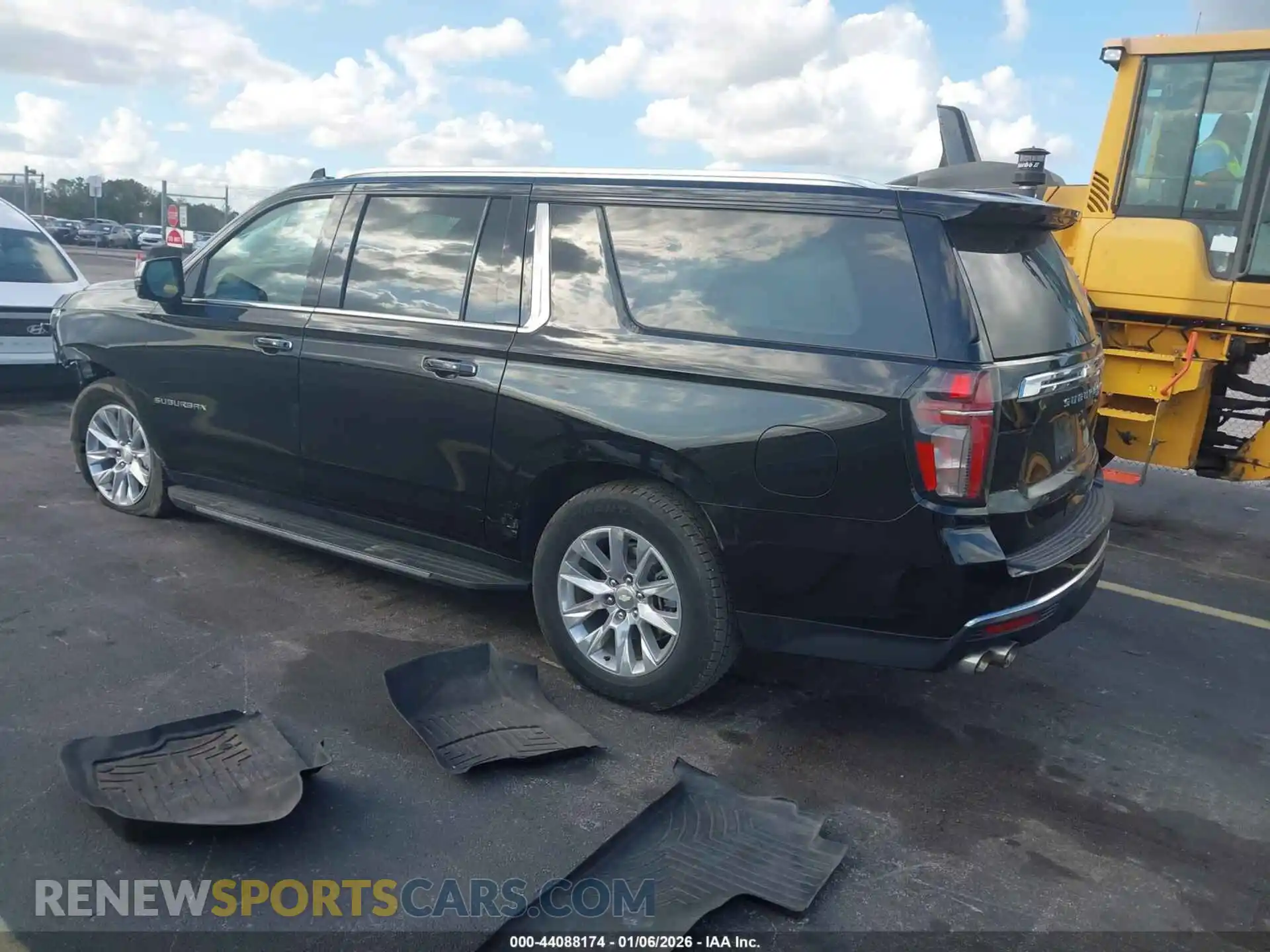 3 fotografías del automóvil dañado 1GNSCFKDXPR170401 CHEVROLET SUBURBAN 2023