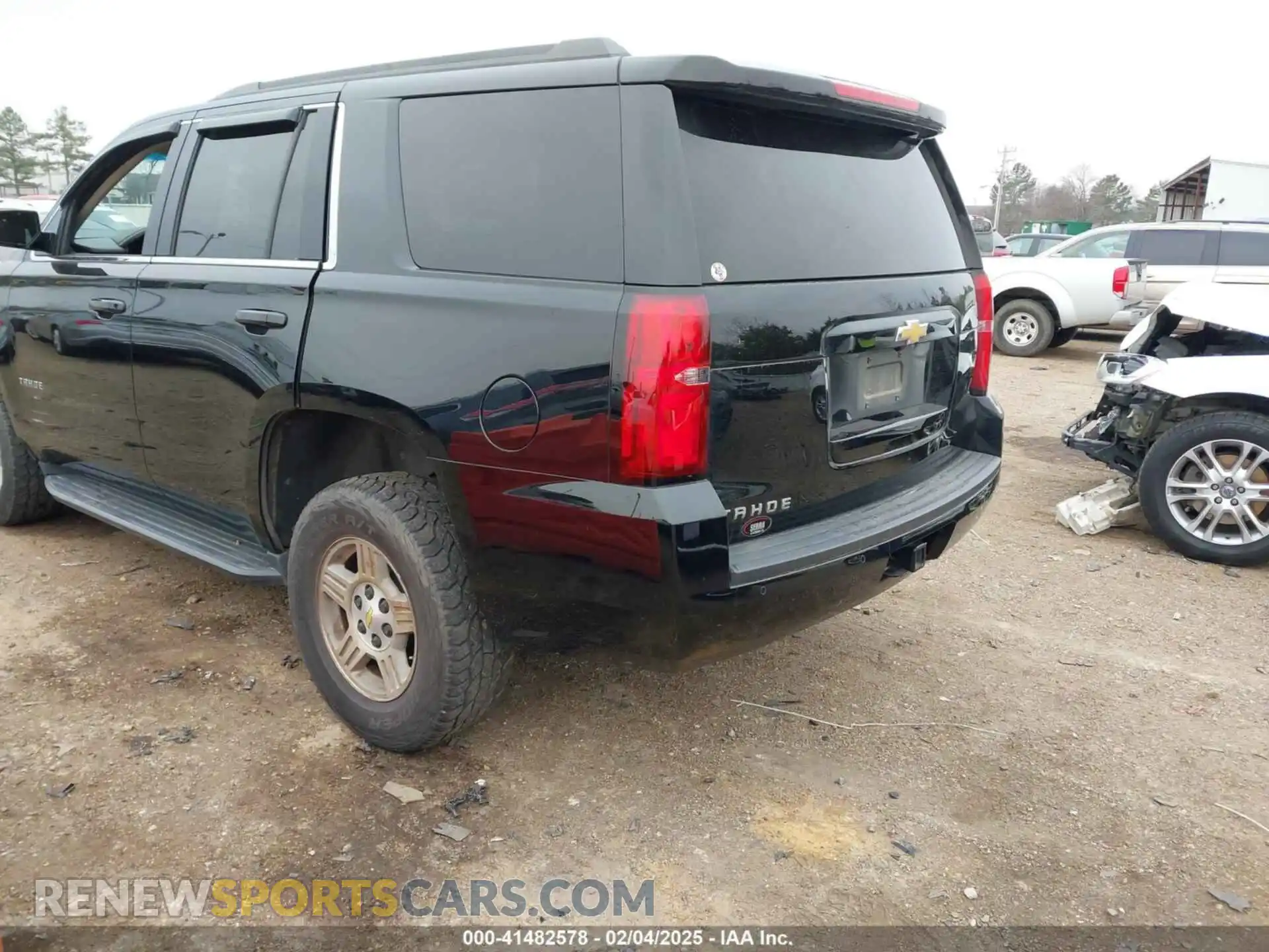 3 fotografías del automóvil dañado 1GNSCAKC1LR177807 CHEVROLET TAHOE 2020