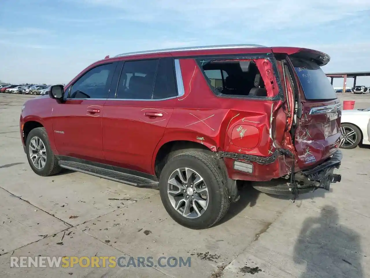 2 fotografías del automóvil dañado 1GNSCMKD6MR423990 CHEVROLET TAHOE 2021