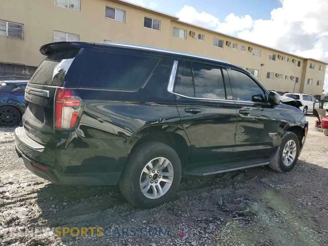 3 Photograph of a damaged car 1GNSCMKDXMR311046 CHEVROLET TAHOE 2021