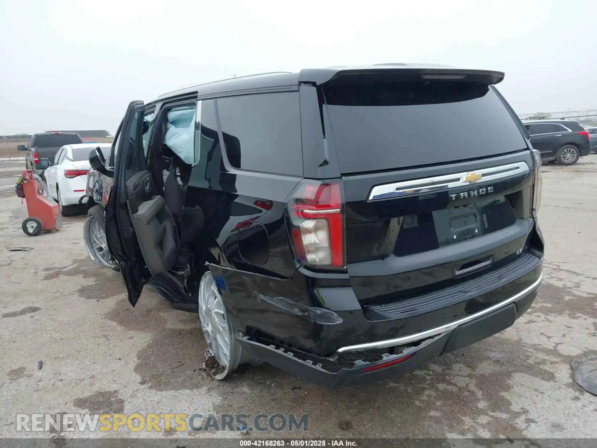 3 Photograph of a damaged car 1GNSCNKDXMR172381 CHEVROLET TAHOE 2021
