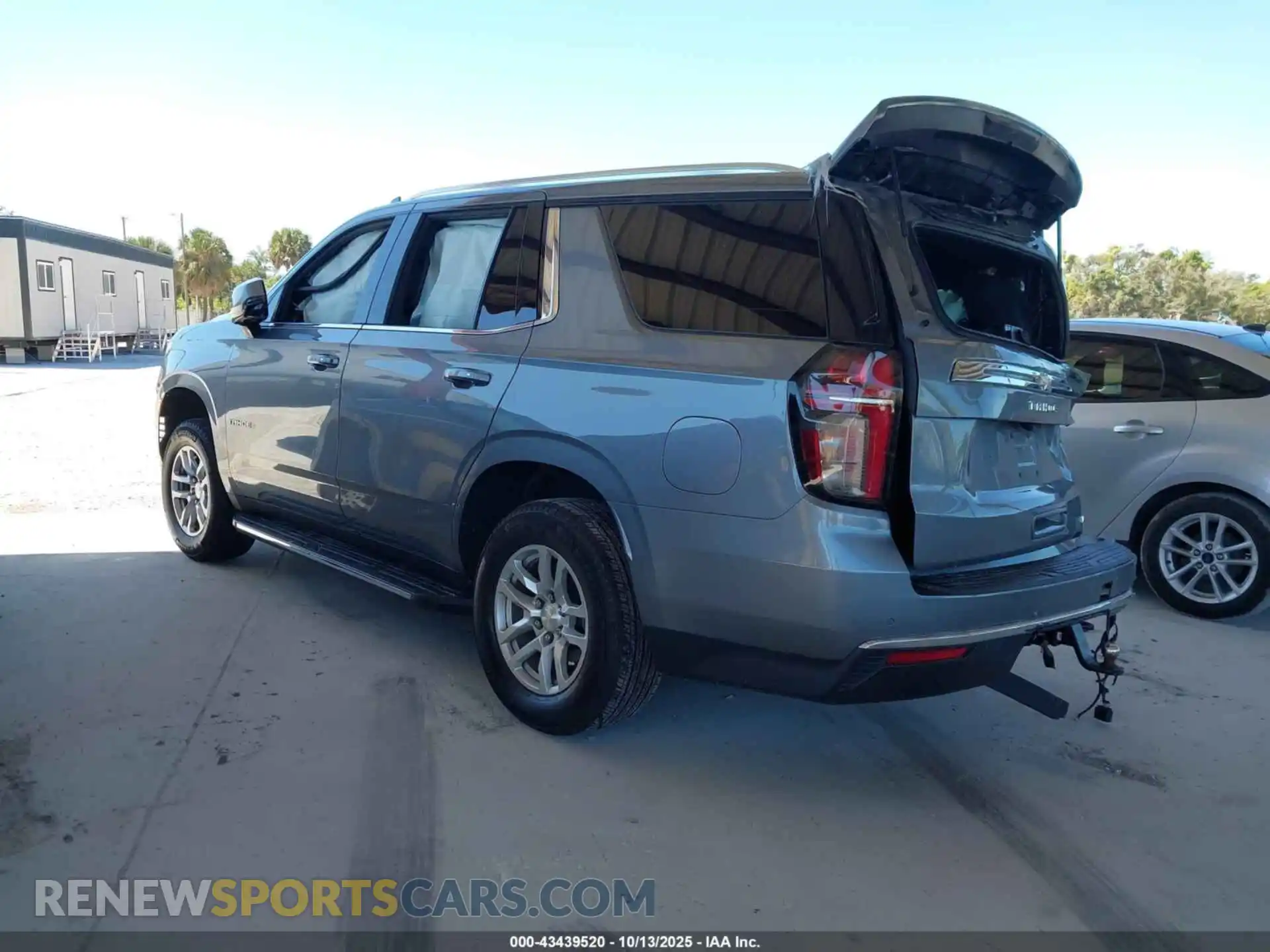 3 Photograph of a damaged car 1GNSCNKD0NR303965 CHEVROLET TAHOE 2022