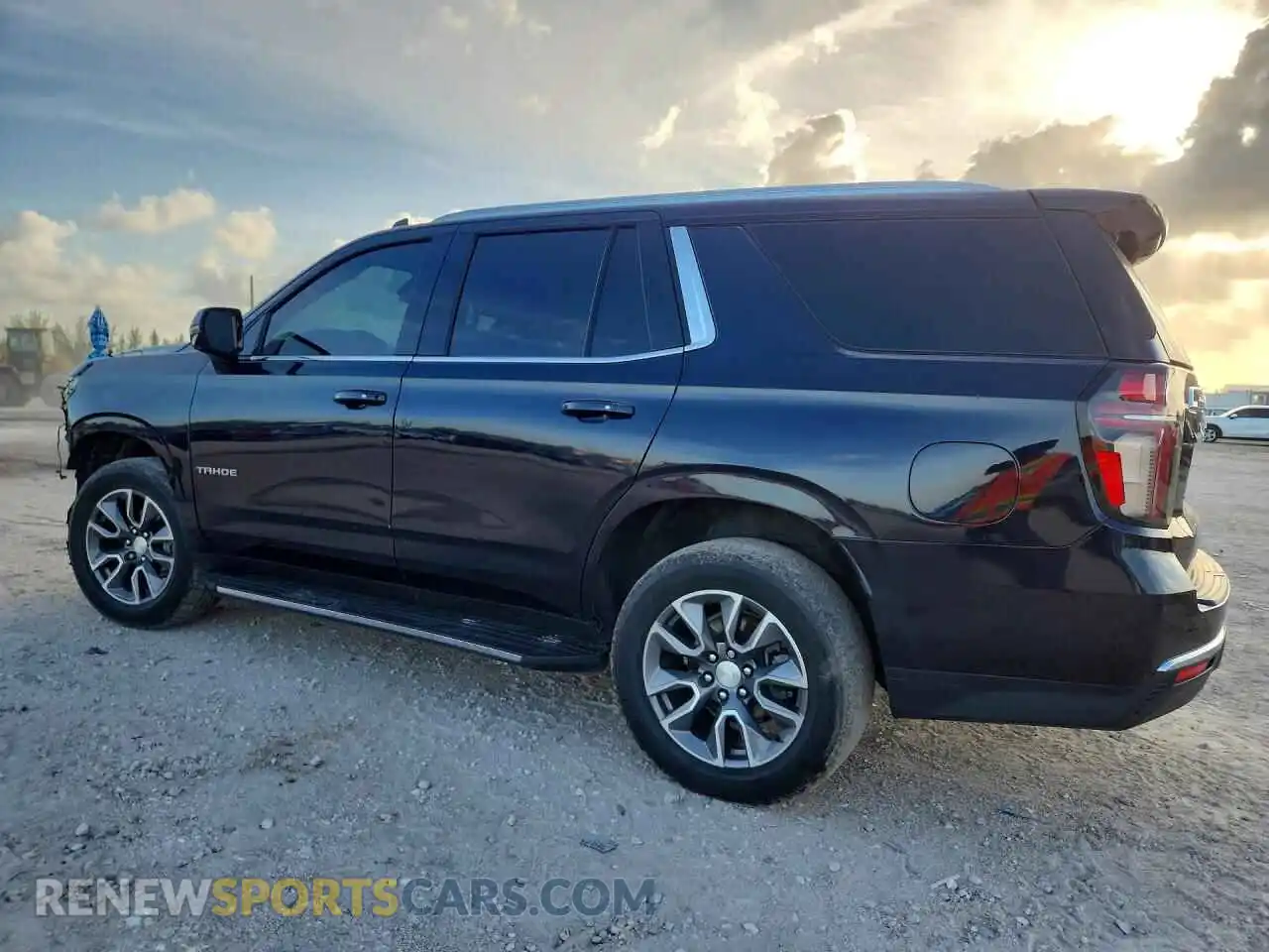 2 Фотография поврежденного автомобиля 1GNSCNKDXNR326329 CHEVROLET TAHOE 2022