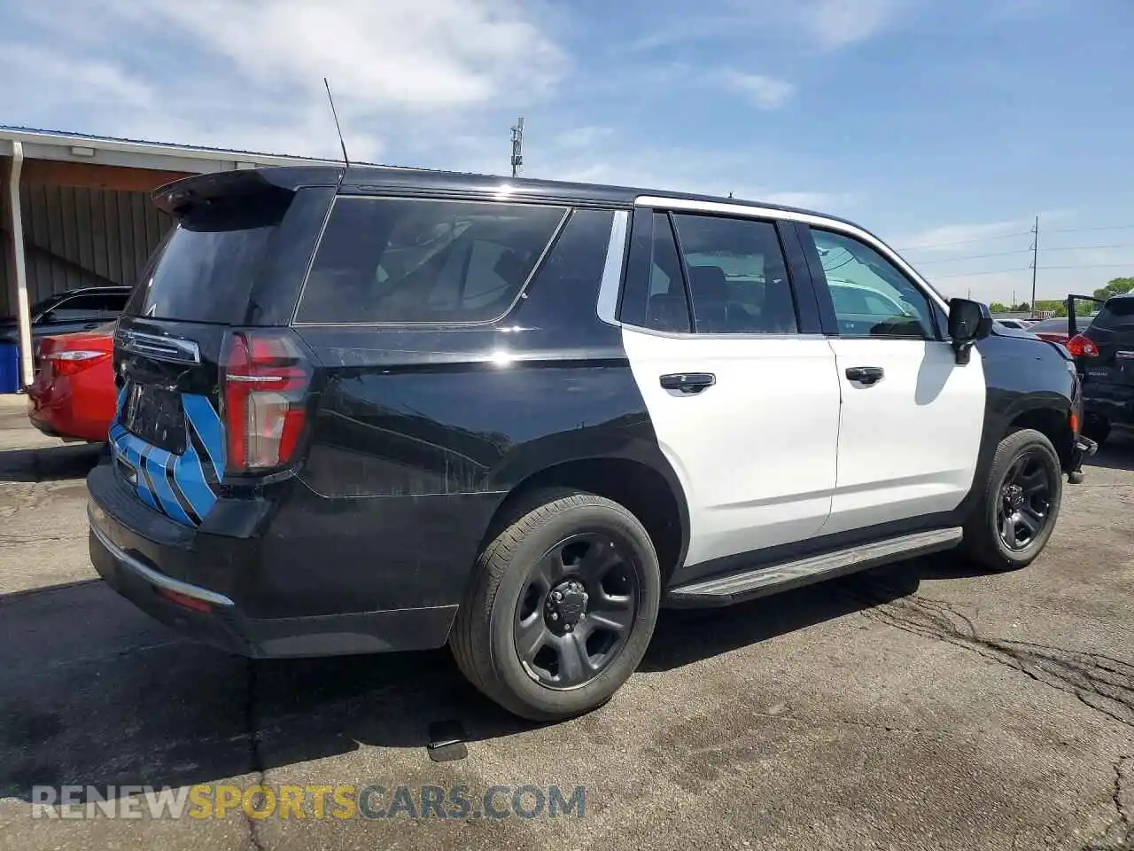 3 Фотография поврежденного автомобиля 1GBSKLED1PR128886 CHEVROLET TAHOE 2023