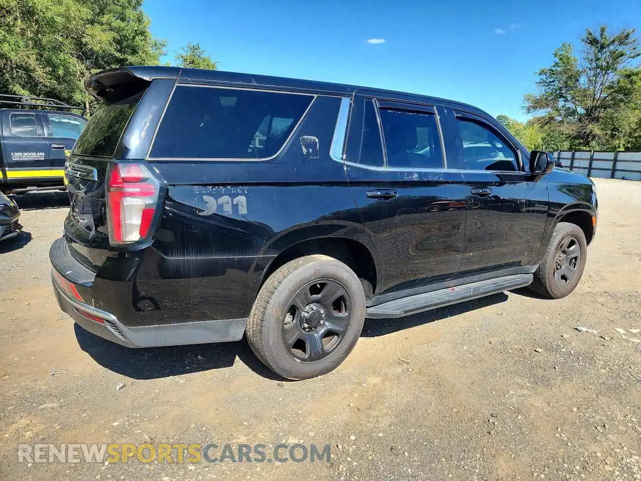 3 Фотография поврежденного автомобиля 1GBSKLED9PR331475 CHEVROLET TAHOE 2023