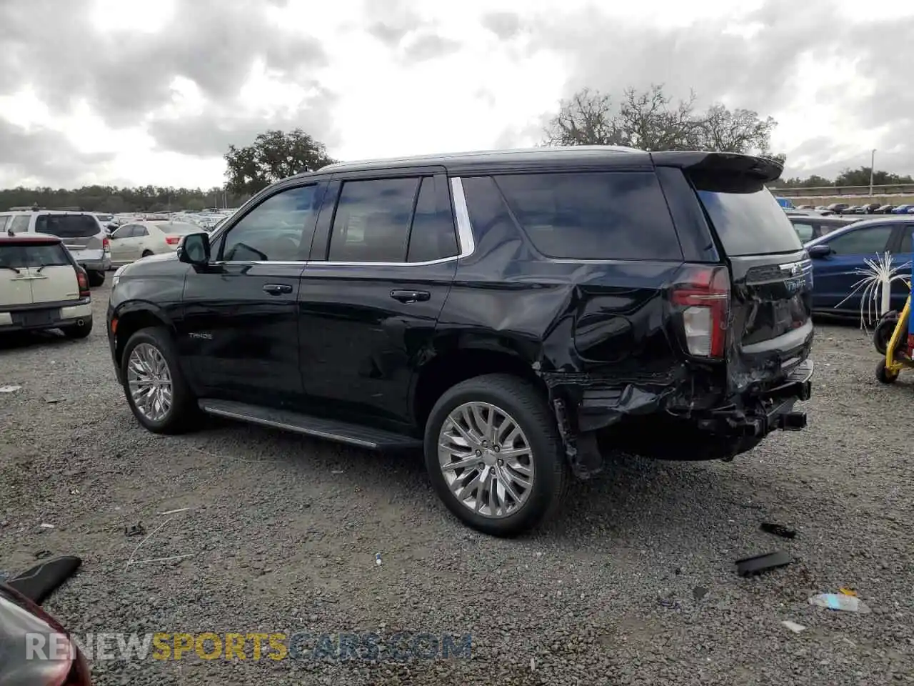 2 fotografías del automóvil dañado 1GNSCNKD0PR200502 CHEVROLET TAHOE 2023